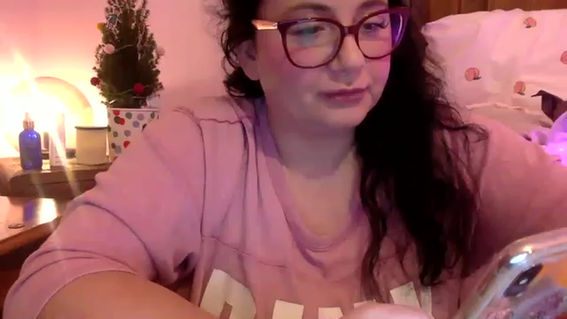 Gallery image thumbnail from Pandabella's myfreecams stream on, 12/03/2022, 22:12 image 16 of 20