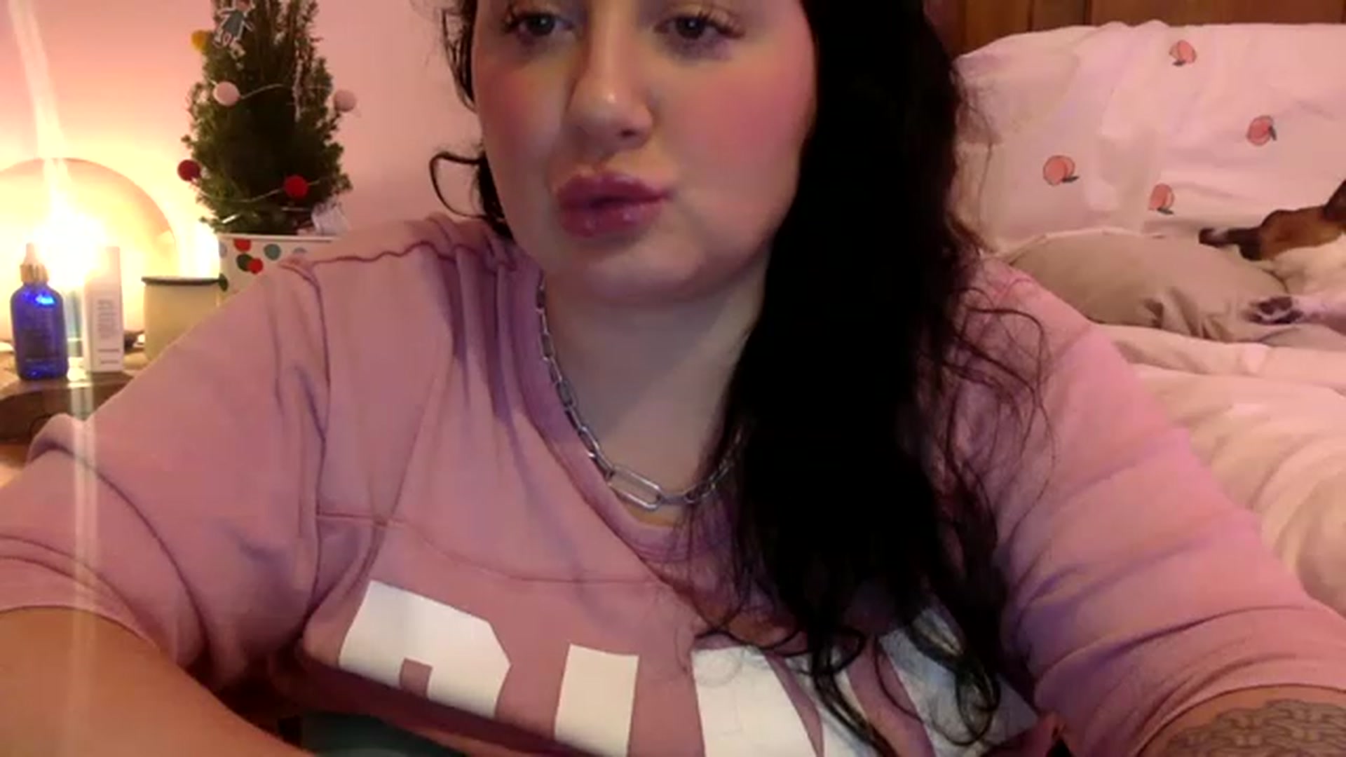 Gallery image thumbnail from Pandabella's myfreecams stream on, 12/04/2022, 24:06 image 7 of 20