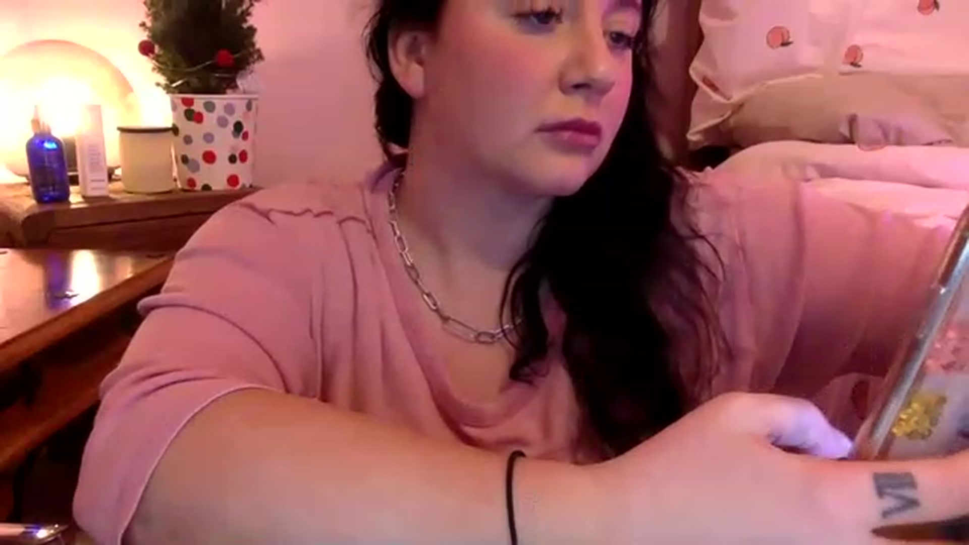 Gallery image thumbnail from Pandabella's myfreecams stream on, 12/04/2022, 24:06 image 16 of 20