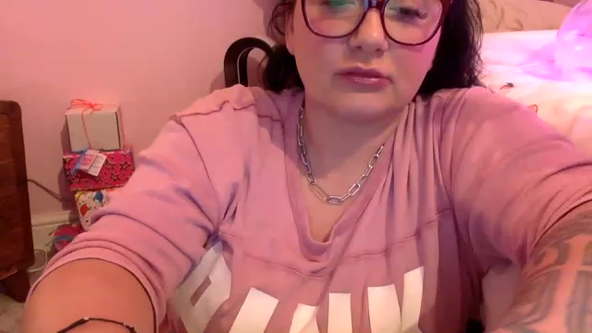 Gallery image thumbnail from Pandabella's myfreecams stream on, 12/04/2022, 01:02 image 1 of 20