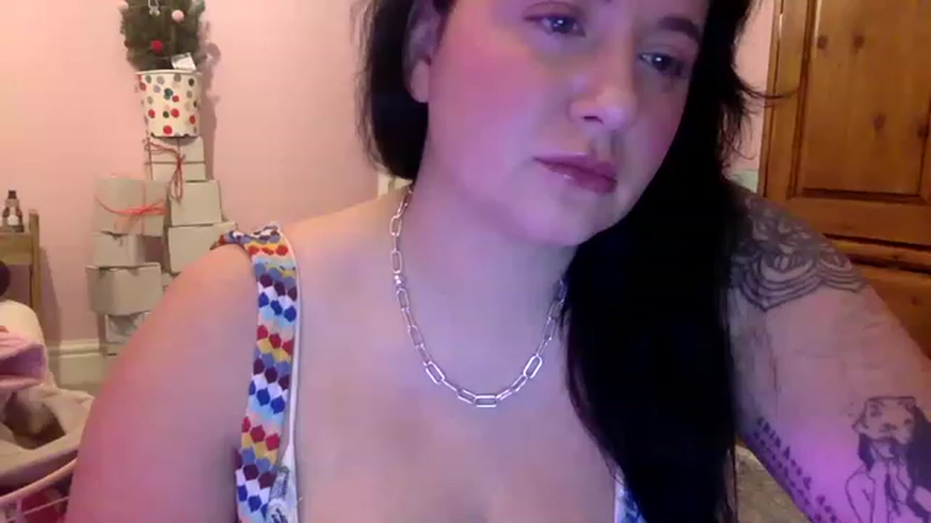 Gallery image thumbnail from Pandabella's myfreecams stream on, 12/05/2022, 24:01 image 7 of 20