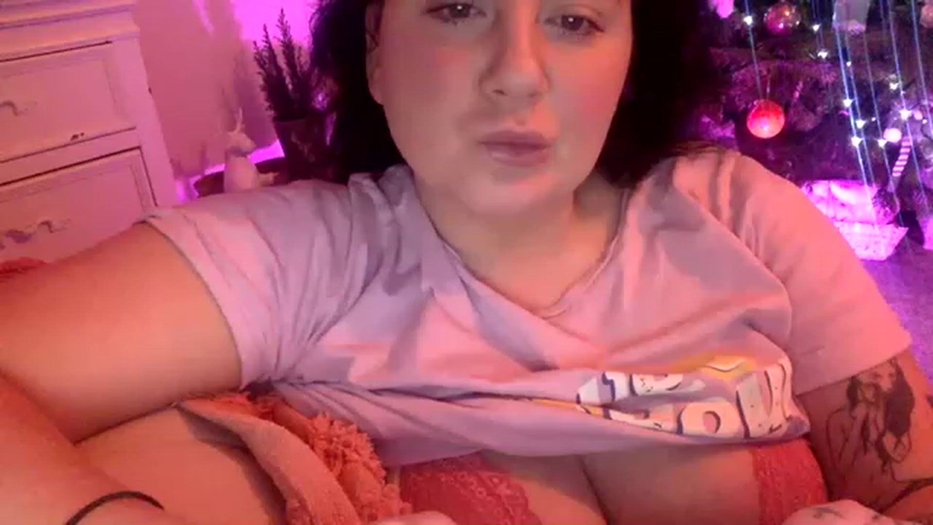 Gallery image thumbnail from Pandabella's myfreecams stream on, 12/19/2022, 09:22 image 1 of 20