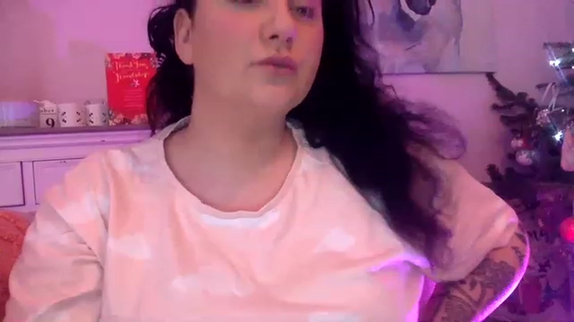 Gallery image thumbnail from Pandabella's myfreecams stream on, 12/20/2022, 09:33 image 15 of 20