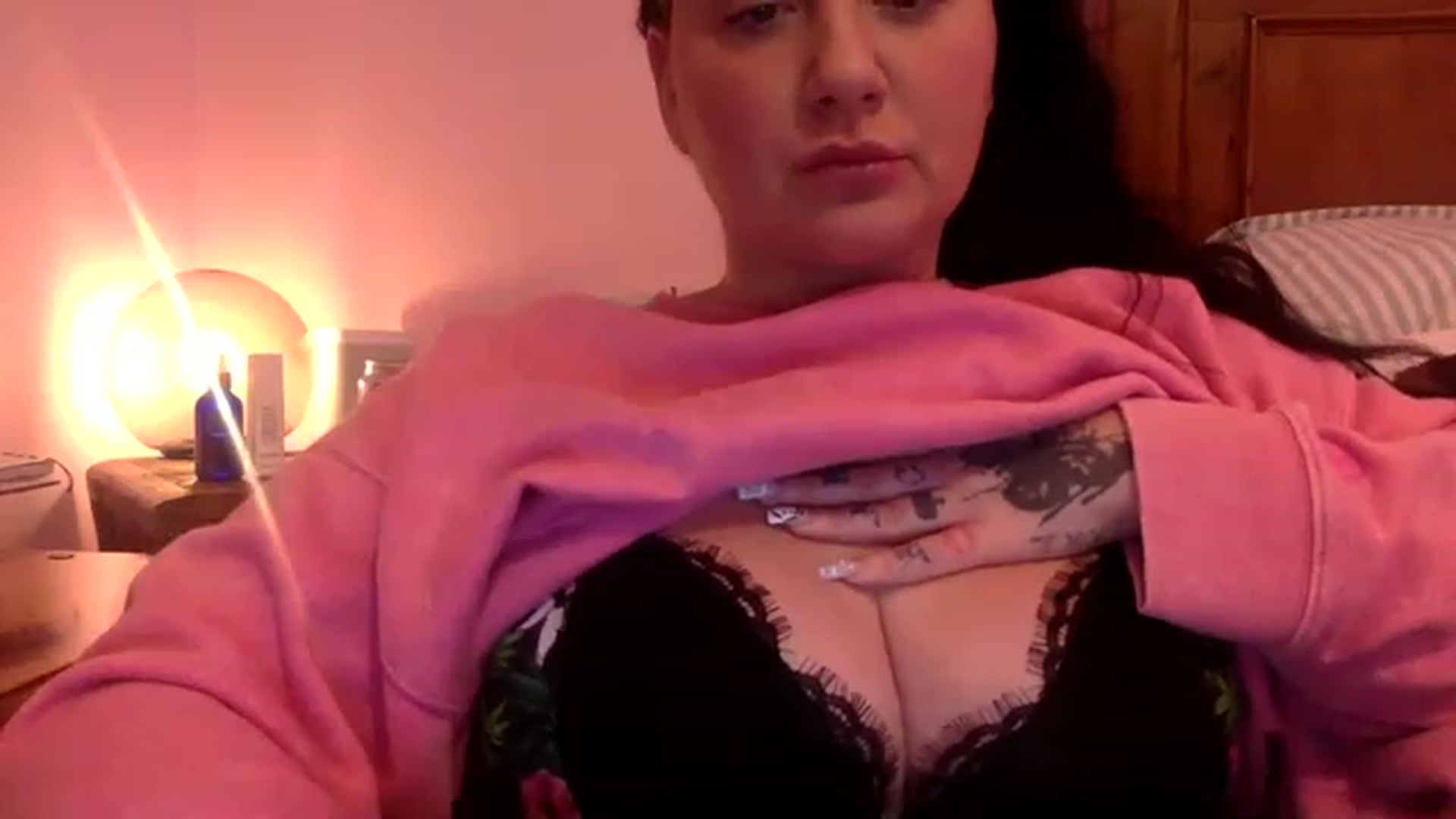 Gallery image thumbnail from Pandabella's myfreecams stream on, 01/19/2023, 24:04 image 8 of 20