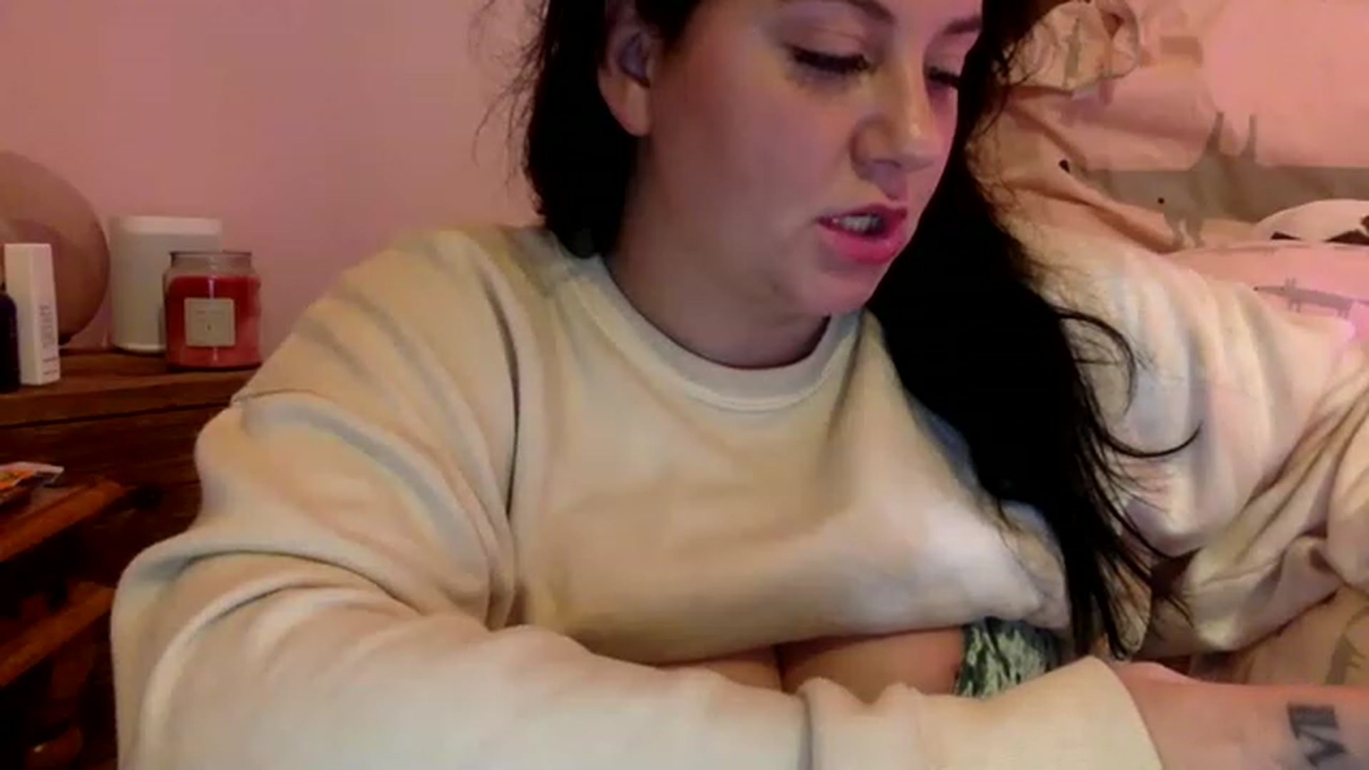 Gallery image thumbnail from Pandabella's myfreecams stream on, 02/17/2023, 22:46 image 12 of 20