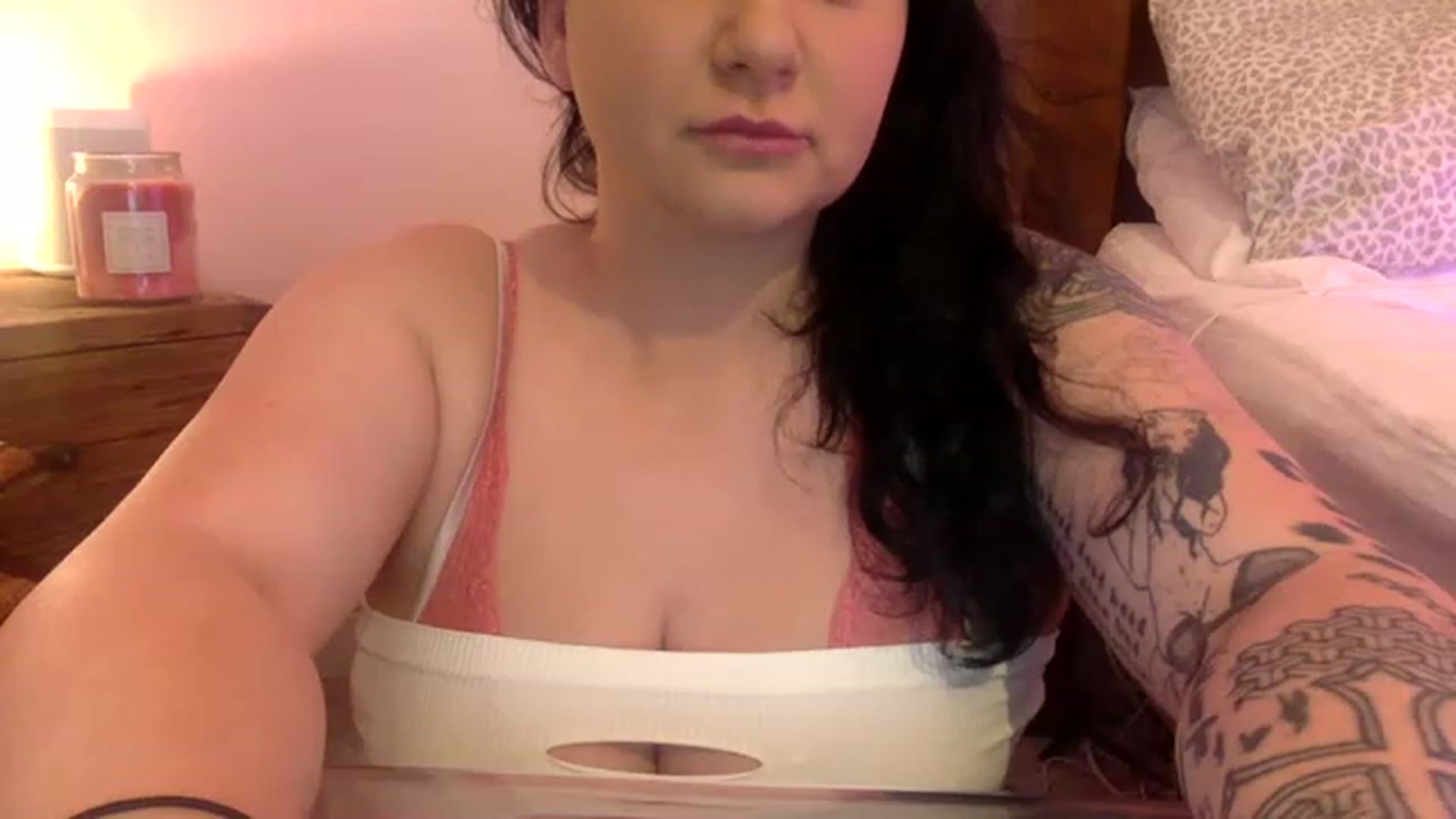 Gallery image thumbnail from Pandabella's myfreecams stream on, 02/26/2023, 14:17 image 12 of 20