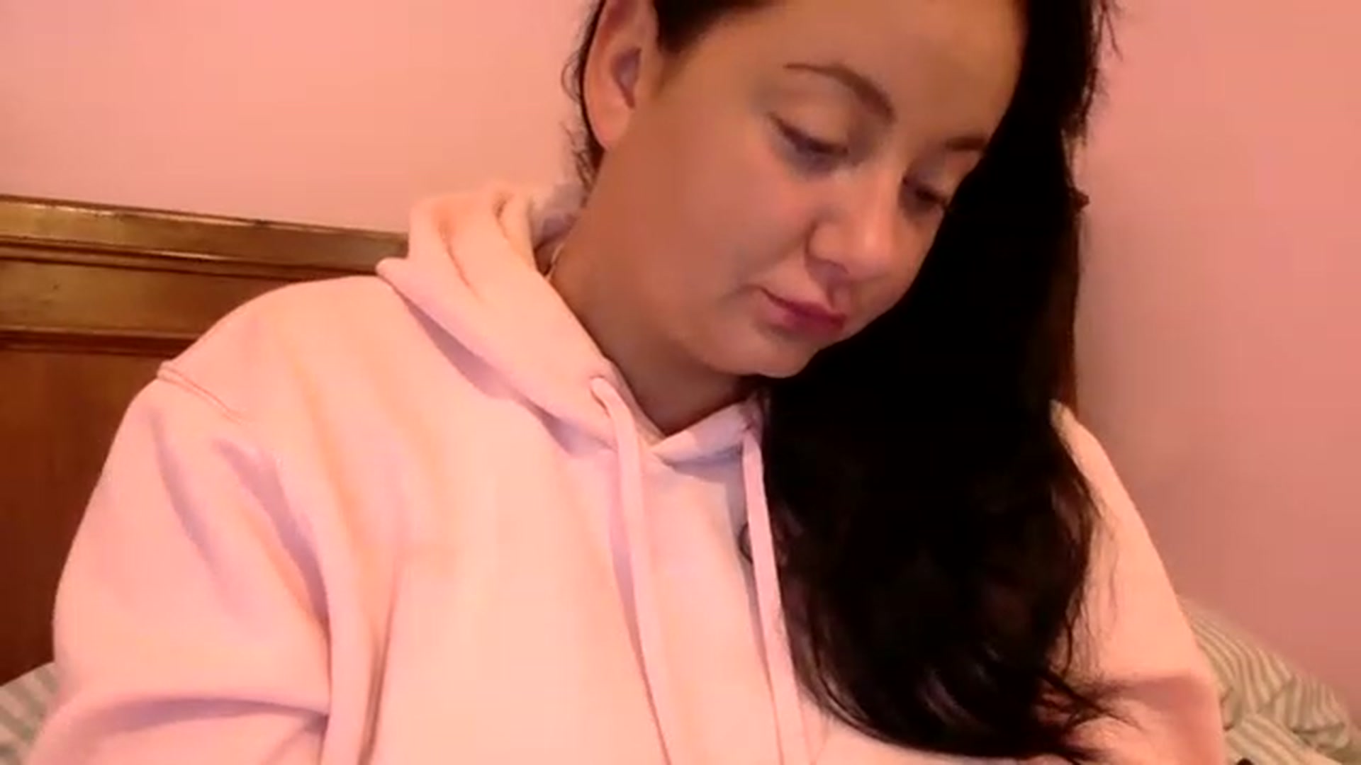 Gallery image thumbnail from Pandabella's myfreecams stream on, 06/04/2023, 10:59 image 3 of 20