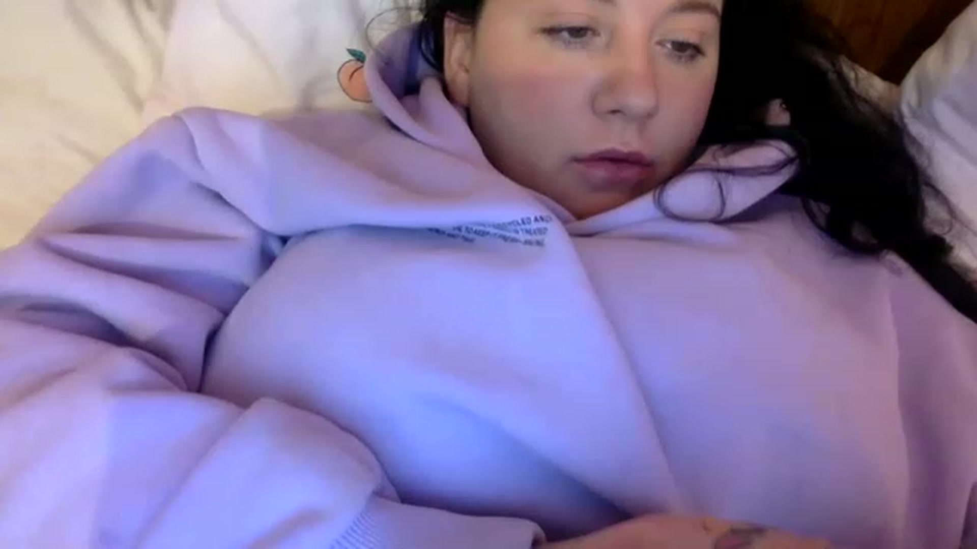Gallery image thumbnail from Pandabella's myfreecams stream on, 08/17/2023, 23:04 image 14 of 20