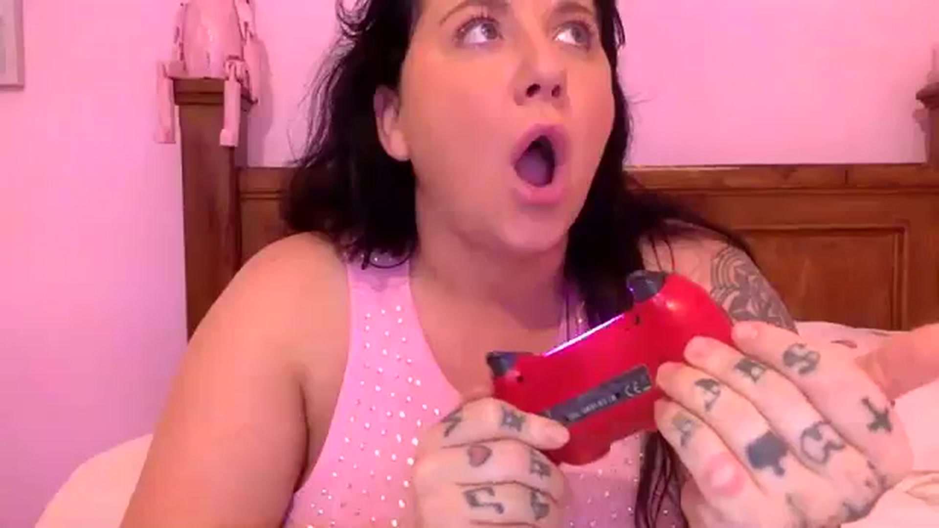 Gallery image thumbnail from Pandabella's myfreecams stream on, 08/21/2023, 24:28 image 17 of 20