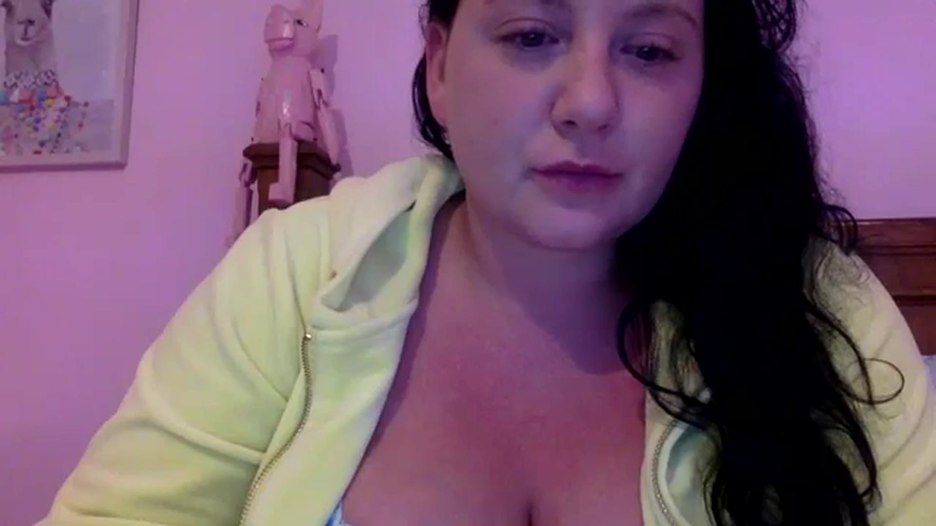 Gallery image thumbnail from Pandabella's myfreecams stream on, 08/26/2023, 23:26 image 18 of 20