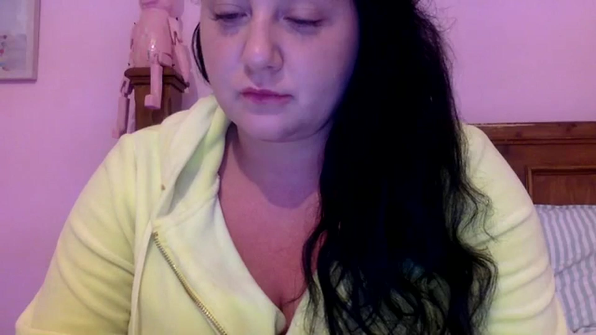 Gallery image thumbnail from Pandabella's myfreecams stream on, 08/26/2023, 23:26 image 13 of 20