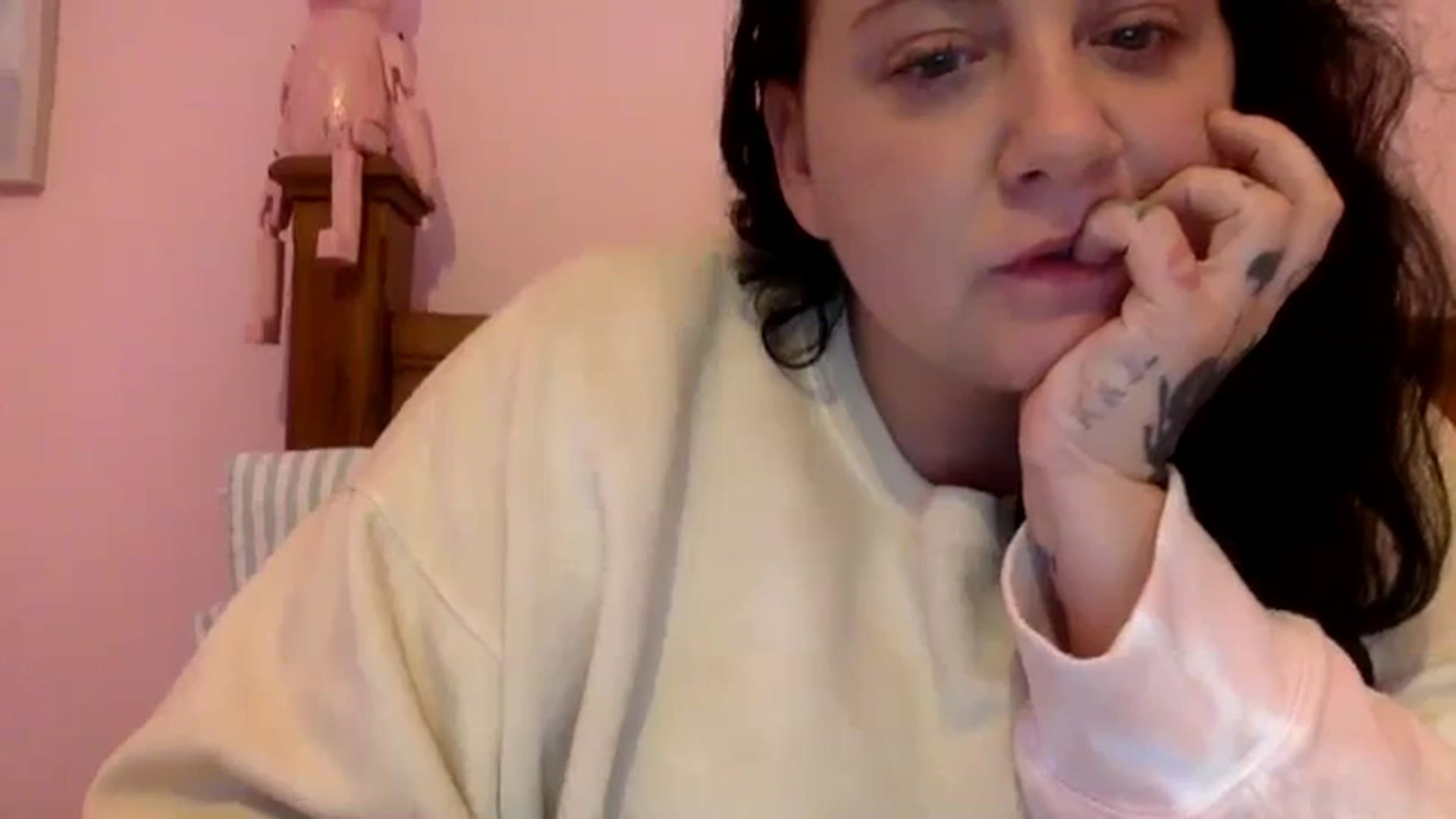 Gallery image thumbnail from Pandabella's myfreecams stream on, 08/27/2023, 22:49 image 19 of 20