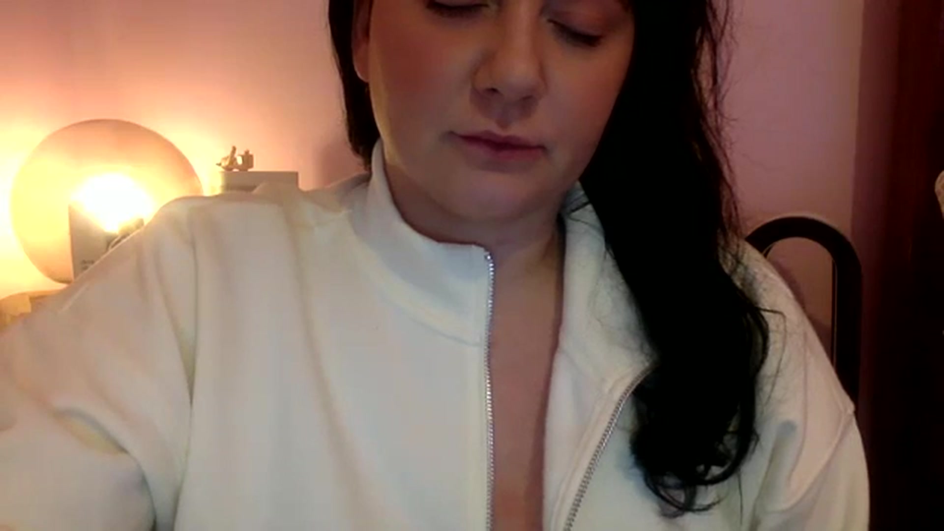 Gallery image thumbnail from Pandabella's myfreecams stream on, 10/19/2023, 24:05 image 18 of 20