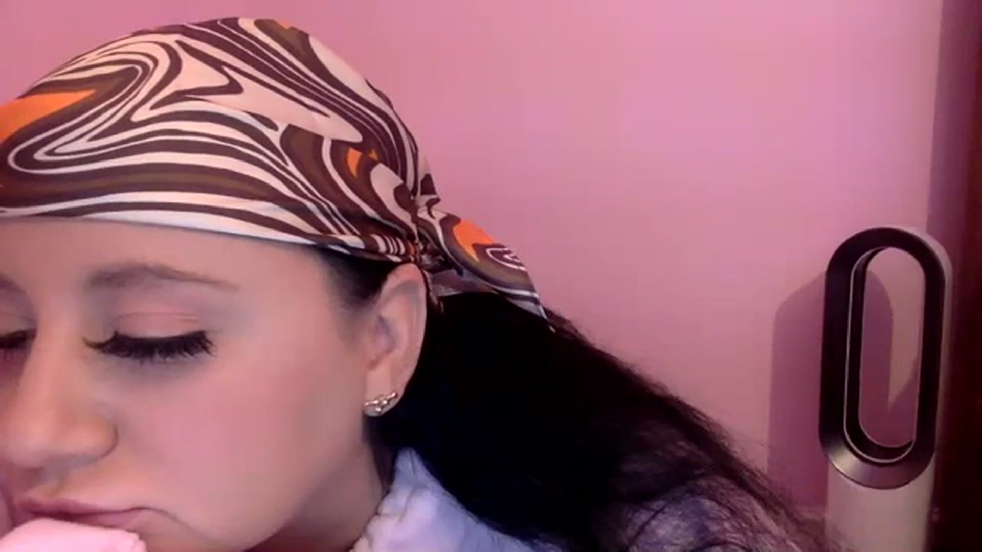 Gallery image thumbnail from Pandabella's myfreecams stream on, 11/09/2023, 04:27 image 12 of 20