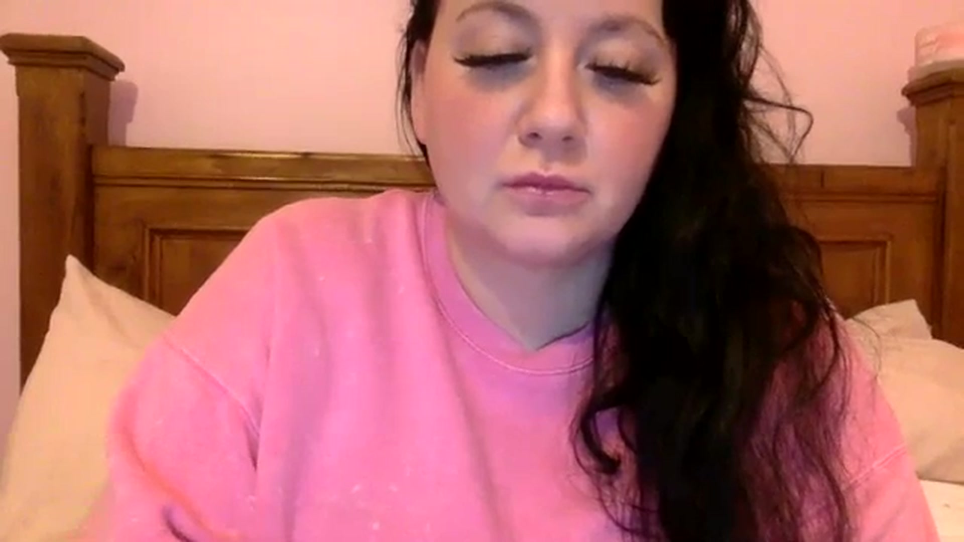 Gallery image thumbnail from Pandabella's myfreecams stream on, 11/15/2023, 13:10 image 4 of 20