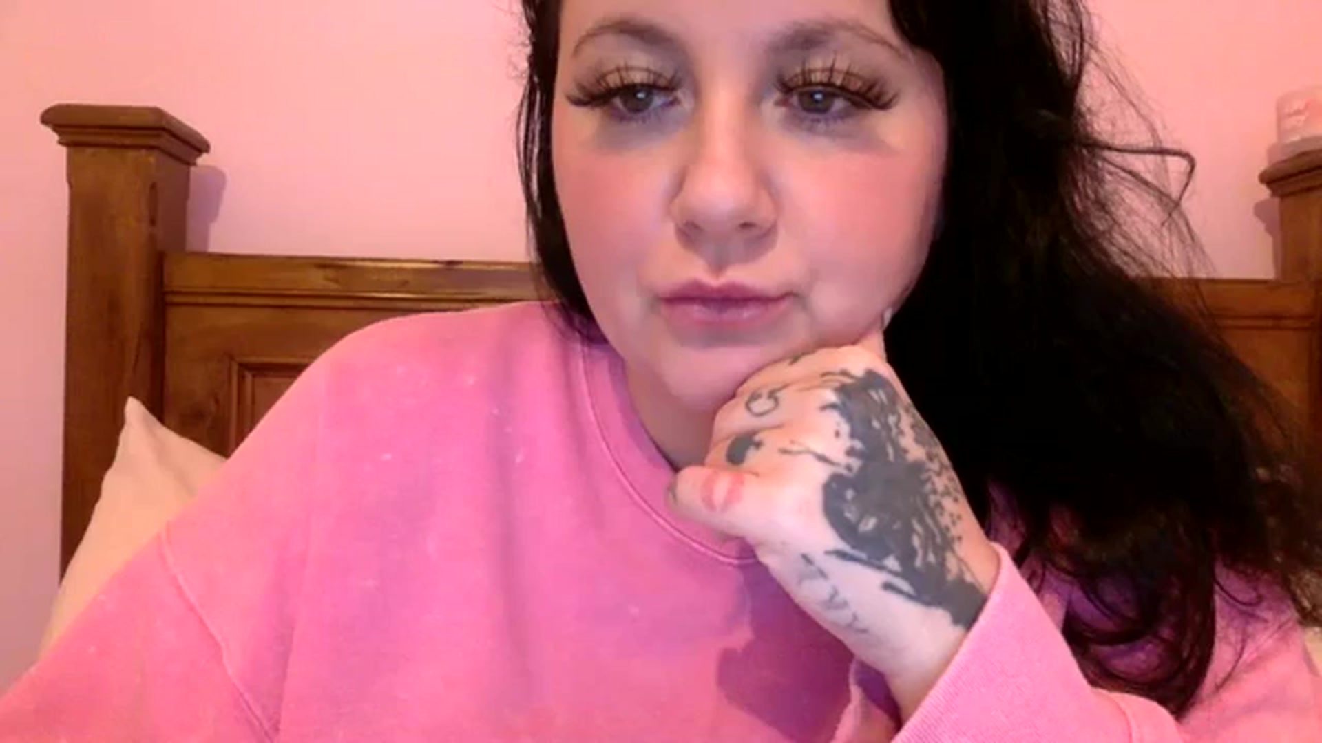 Gallery image thumbnail from Pandabella's myfreecams stream on, 11/15/2023, 13:10 image 6 of 20