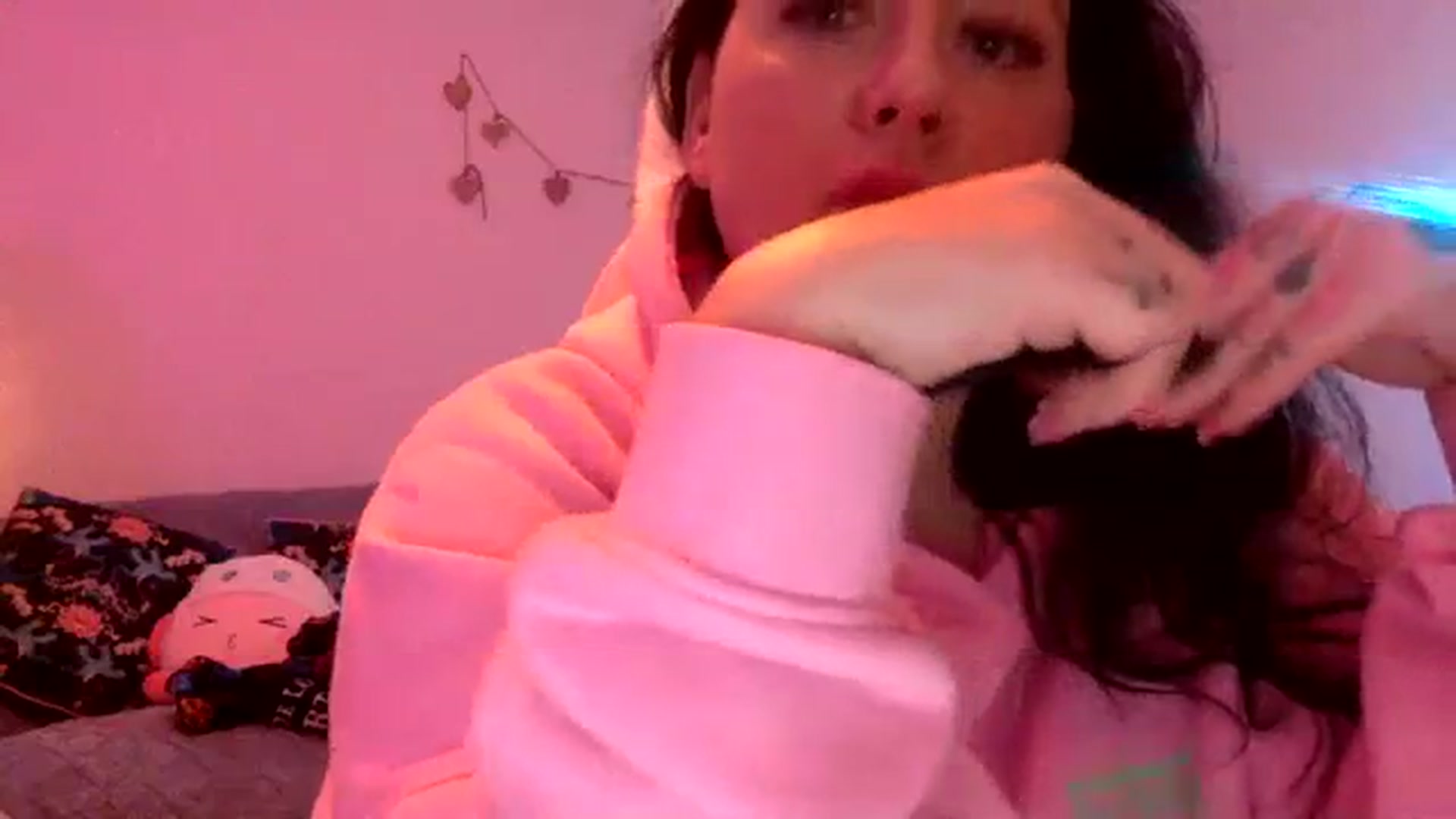 Gallery image thumbnail from Pandabella's myfreecams stream on, 12/16/2023, 07:58 image 15 of 20