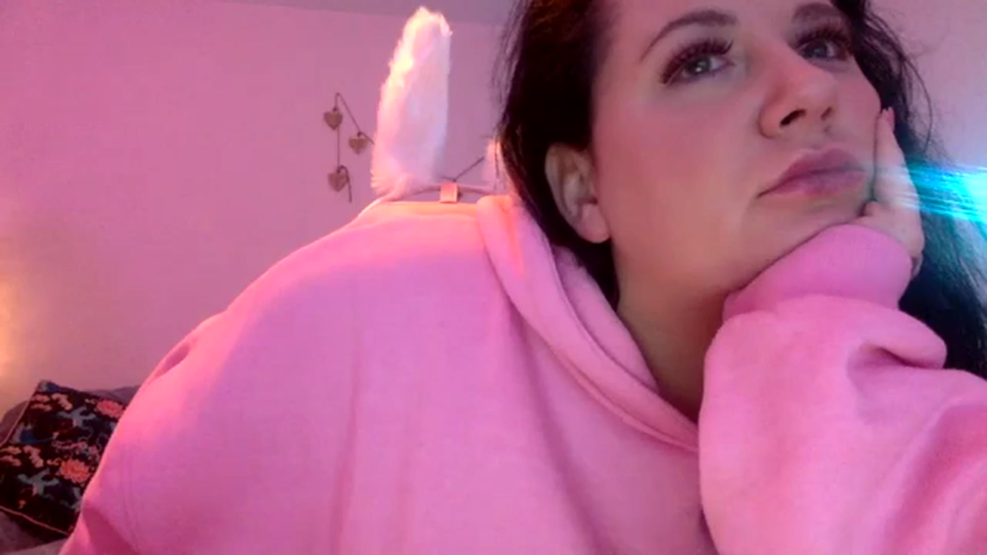 Gallery image thumbnail from Pandabella's myfreecams stream on, 12/16/2023, 07:58 image 13 of 20