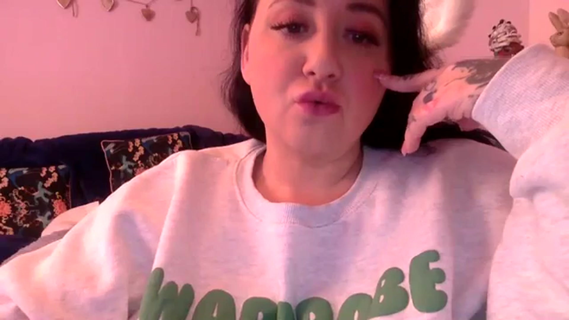 Gallery image thumbnail from Pandabella's myfreecams stream on, 12/17/2023, 09:21 image 10 of 20
