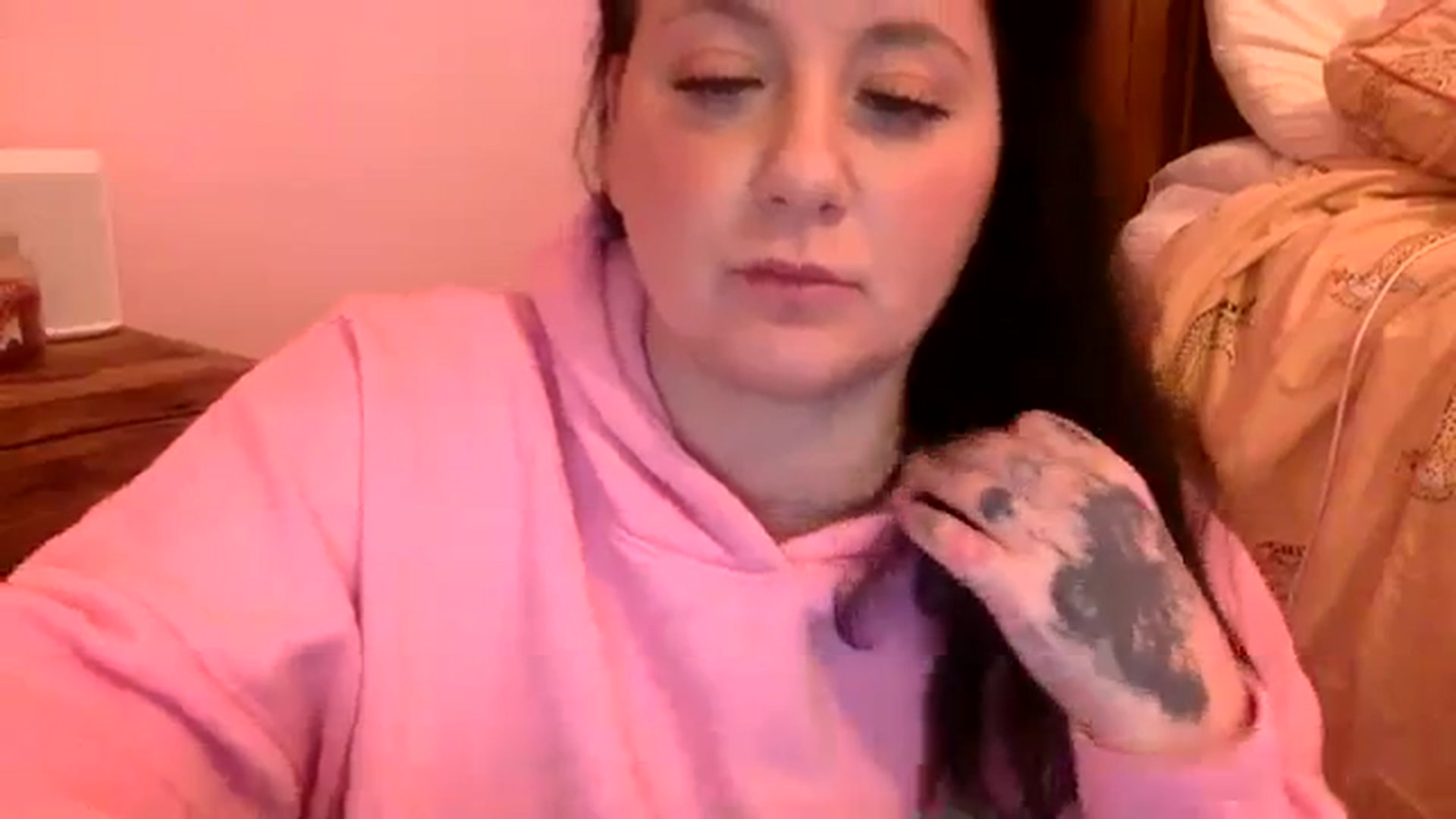 Gallery image thumbnail from Pandabella's myfreecams stream on, 01/02/2024, 24:00 image 6 of 20