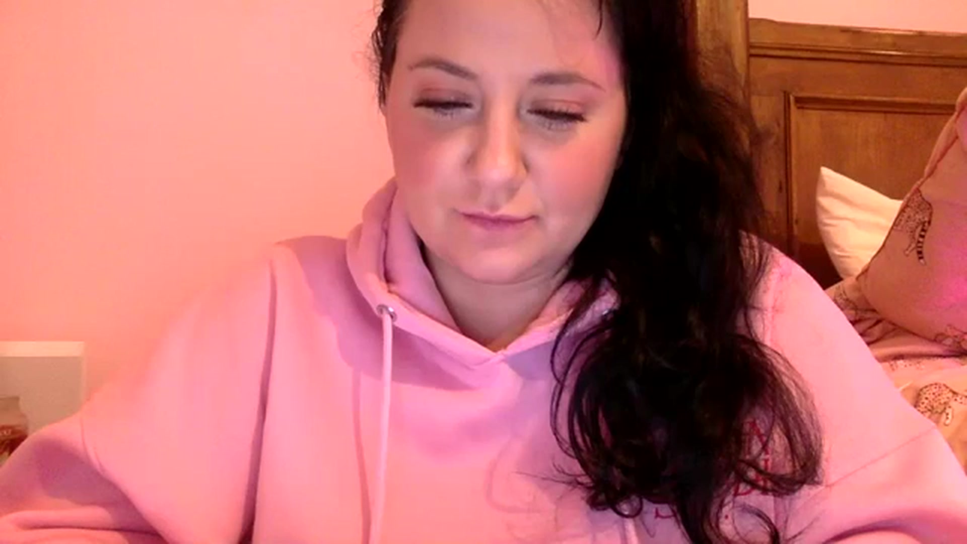 Gallery image thumbnail from Pandabella's myfreecams stream on, 01/03/2024, 24:31 image 6 of 20