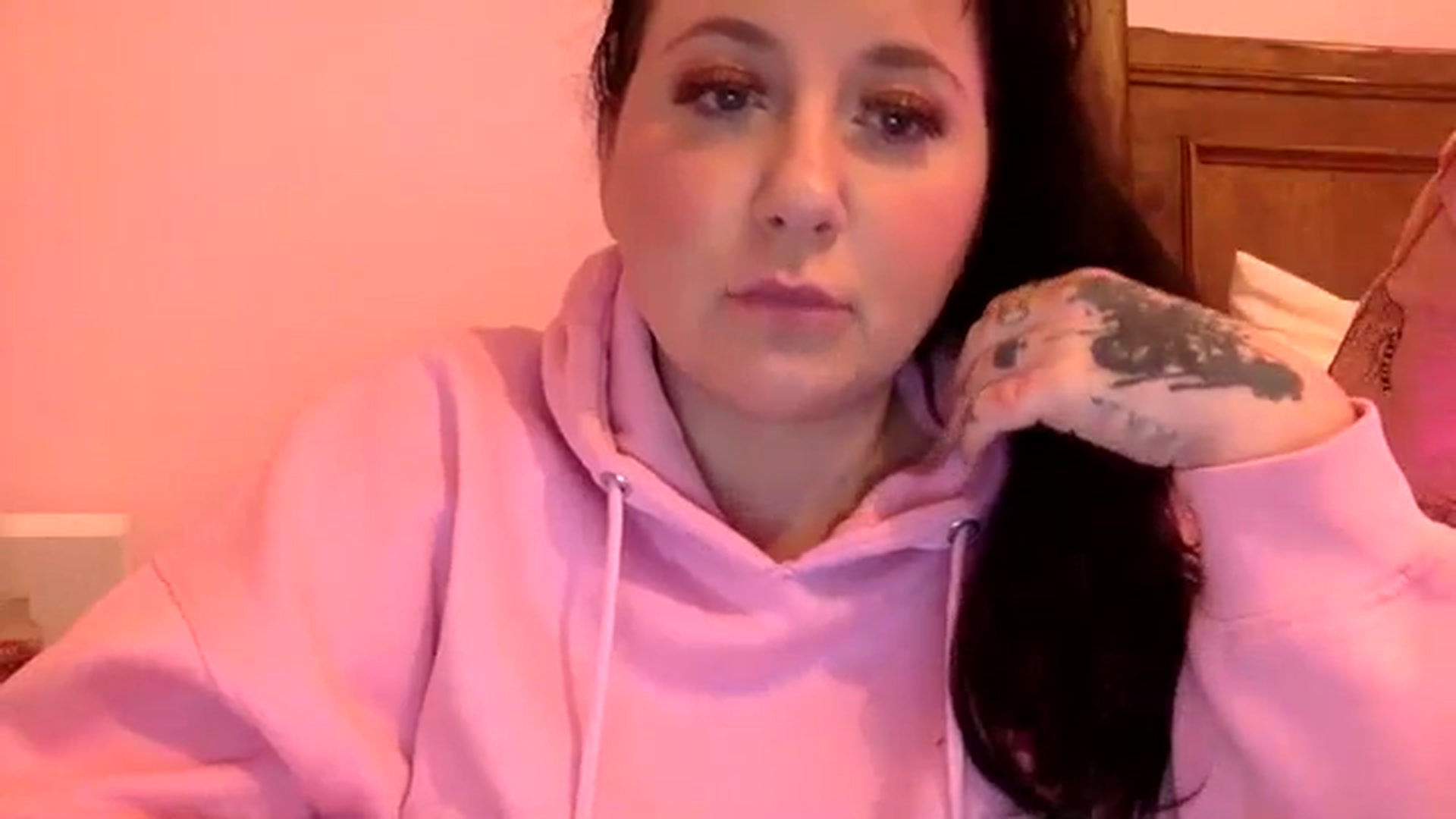 Gallery image thumbnail from Pandabella's myfreecams stream on, 01/03/2024, 24:31 image 2 of 20