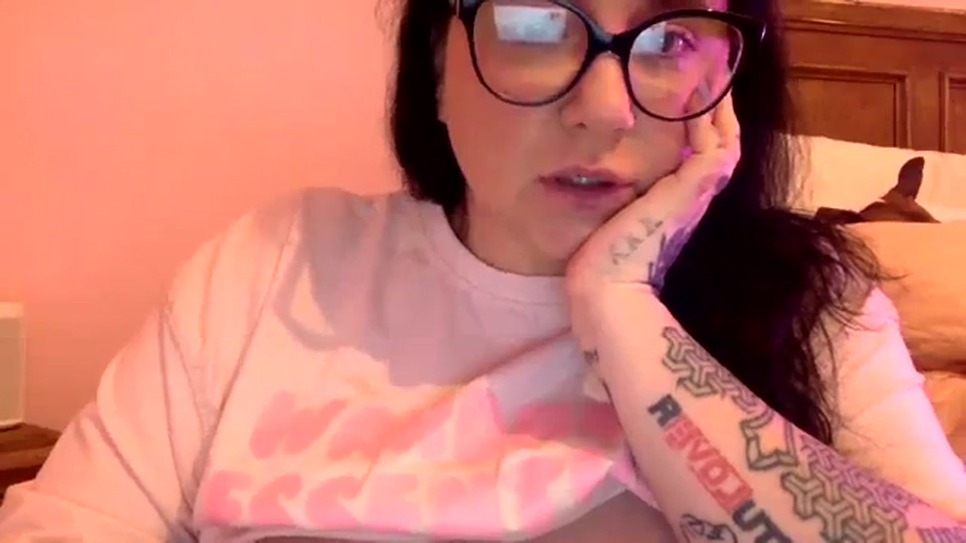 Gallery image thumbnail from Pandabella's myfreecams stream on, 01/04/2024, 03:41 image 3 of 20