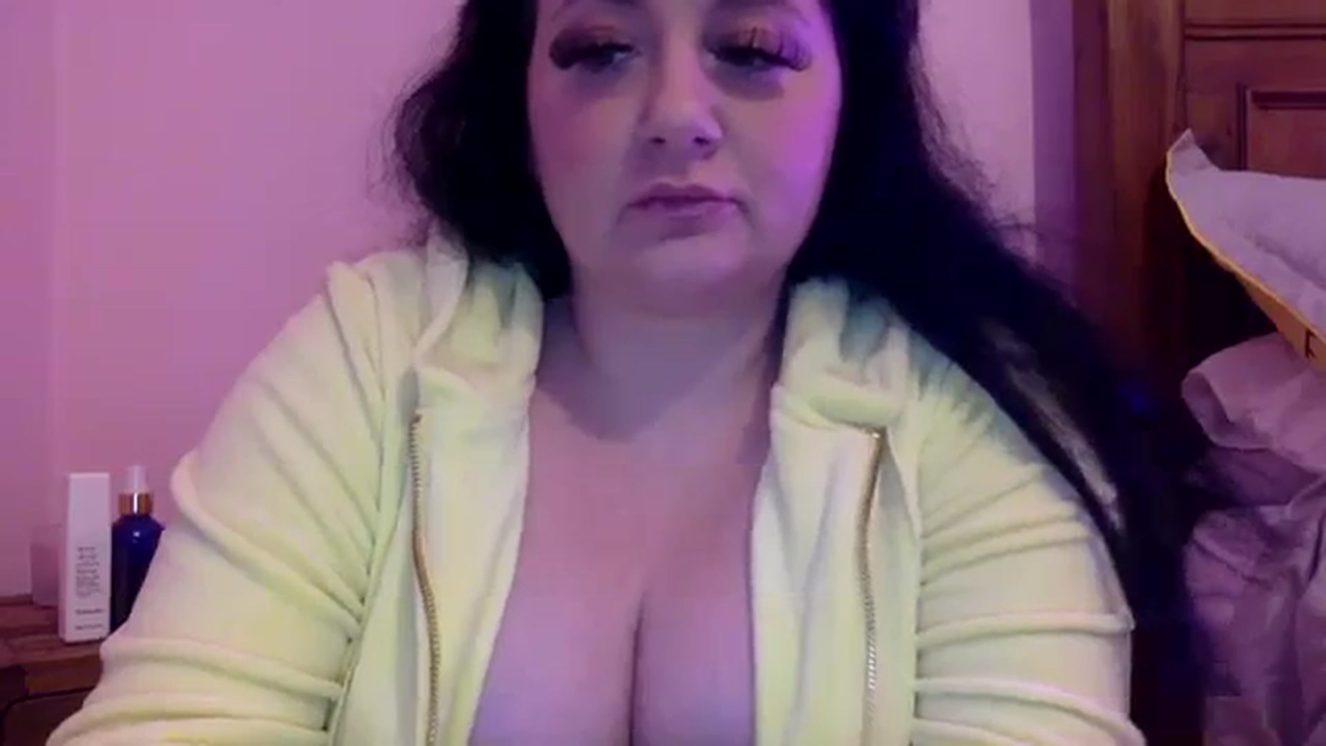 Gallery image thumbnail from Pandabella's myfreecams stream on, 01/26/2024, 16:33 image 2 of 20