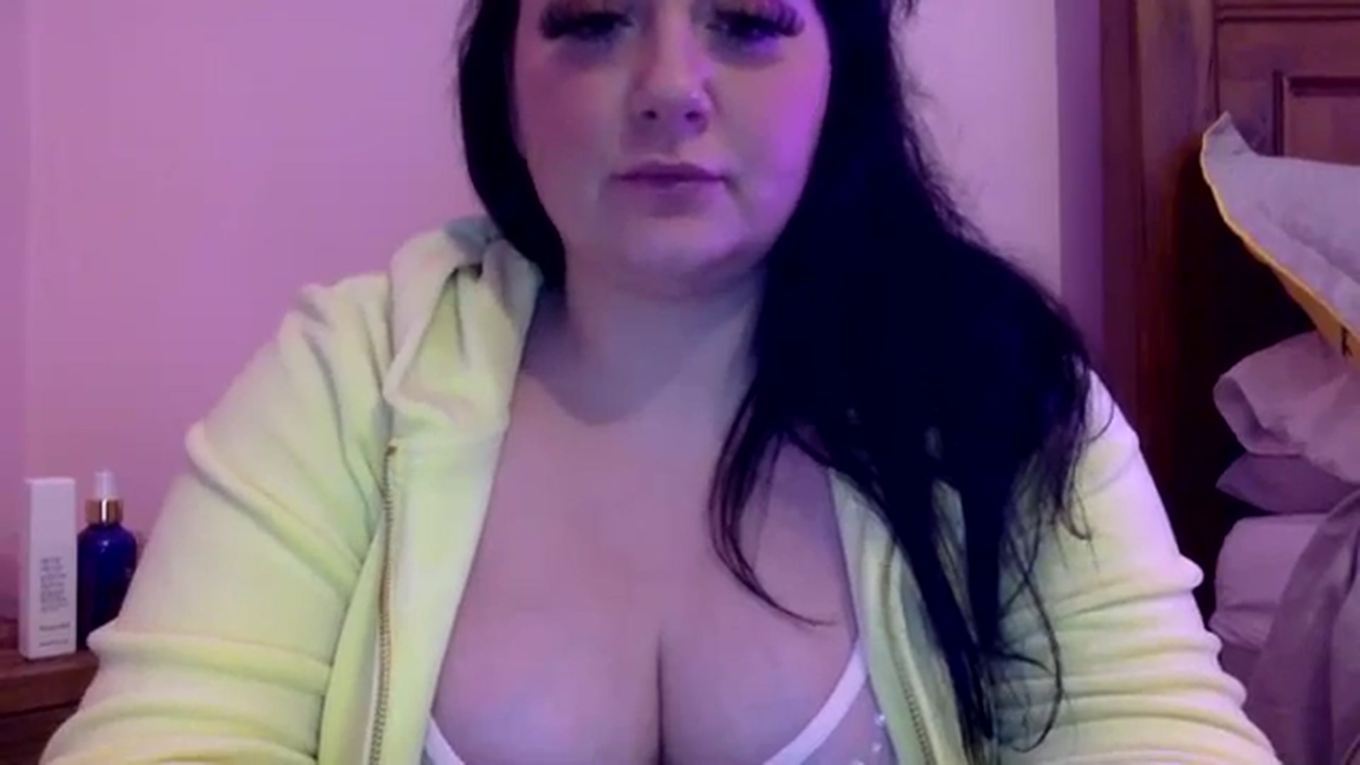 Gallery image thumbnail from Pandabella's myfreecams stream on, 01/26/2024, 16:33 image 16 of 20