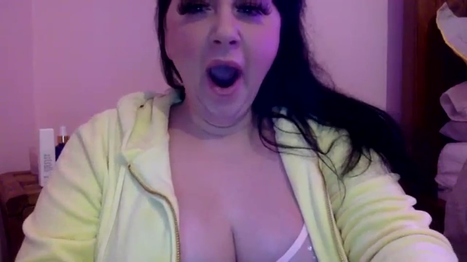 Gallery image thumbnail from Pandabella's myfreecams stream on, 01/26/2024, 16:33 image 5 of 20