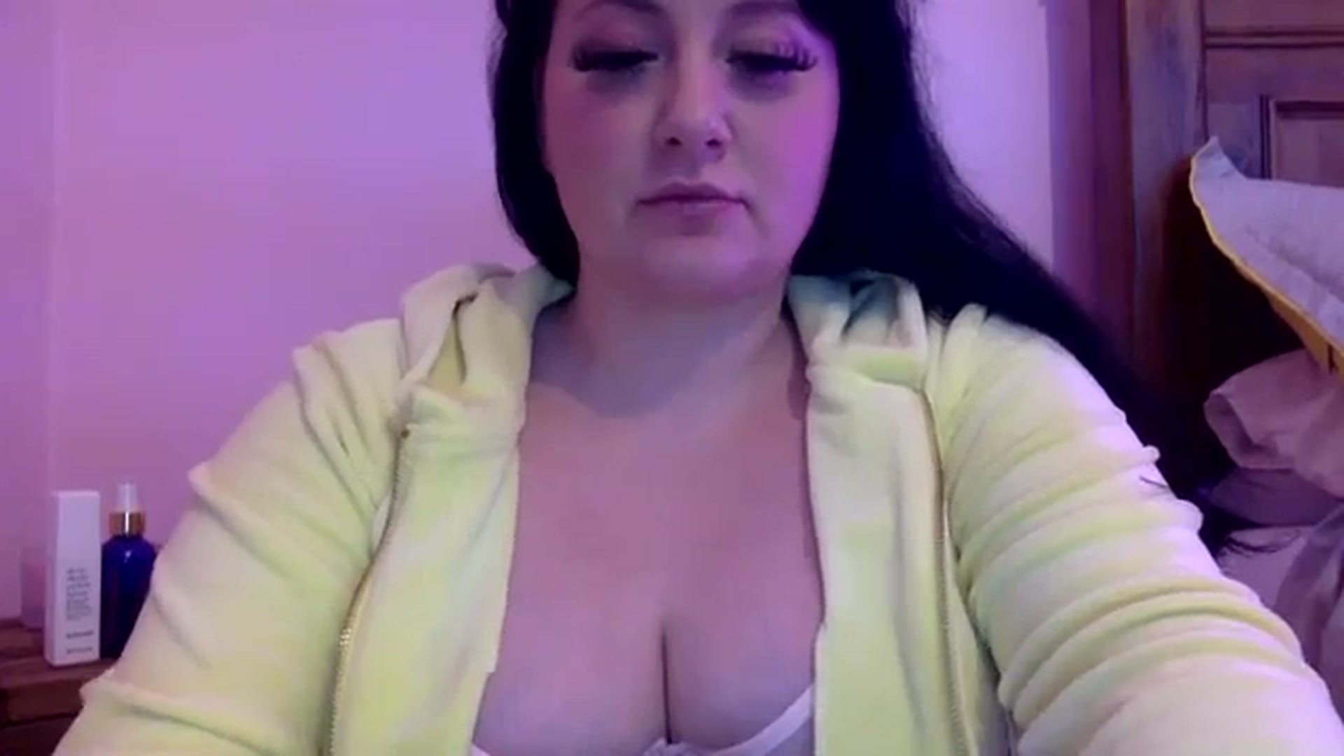 Gallery image thumbnail from Pandabella's myfreecams stream on, 01/26/2024, 16:33 image 13 of 20