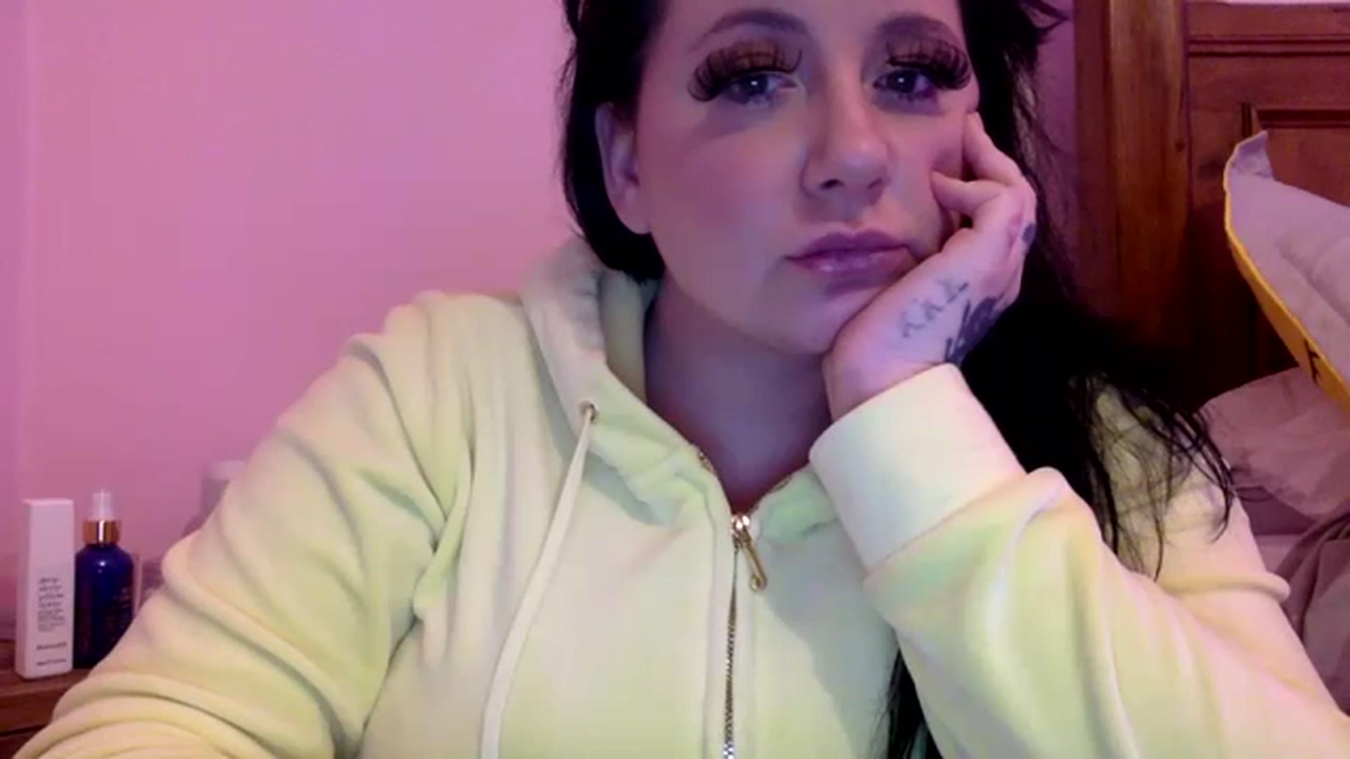 Gallery image thumbnail from Pandabella's myfreecams stream on, 01/26/2024, 16:33 image 20 of 20