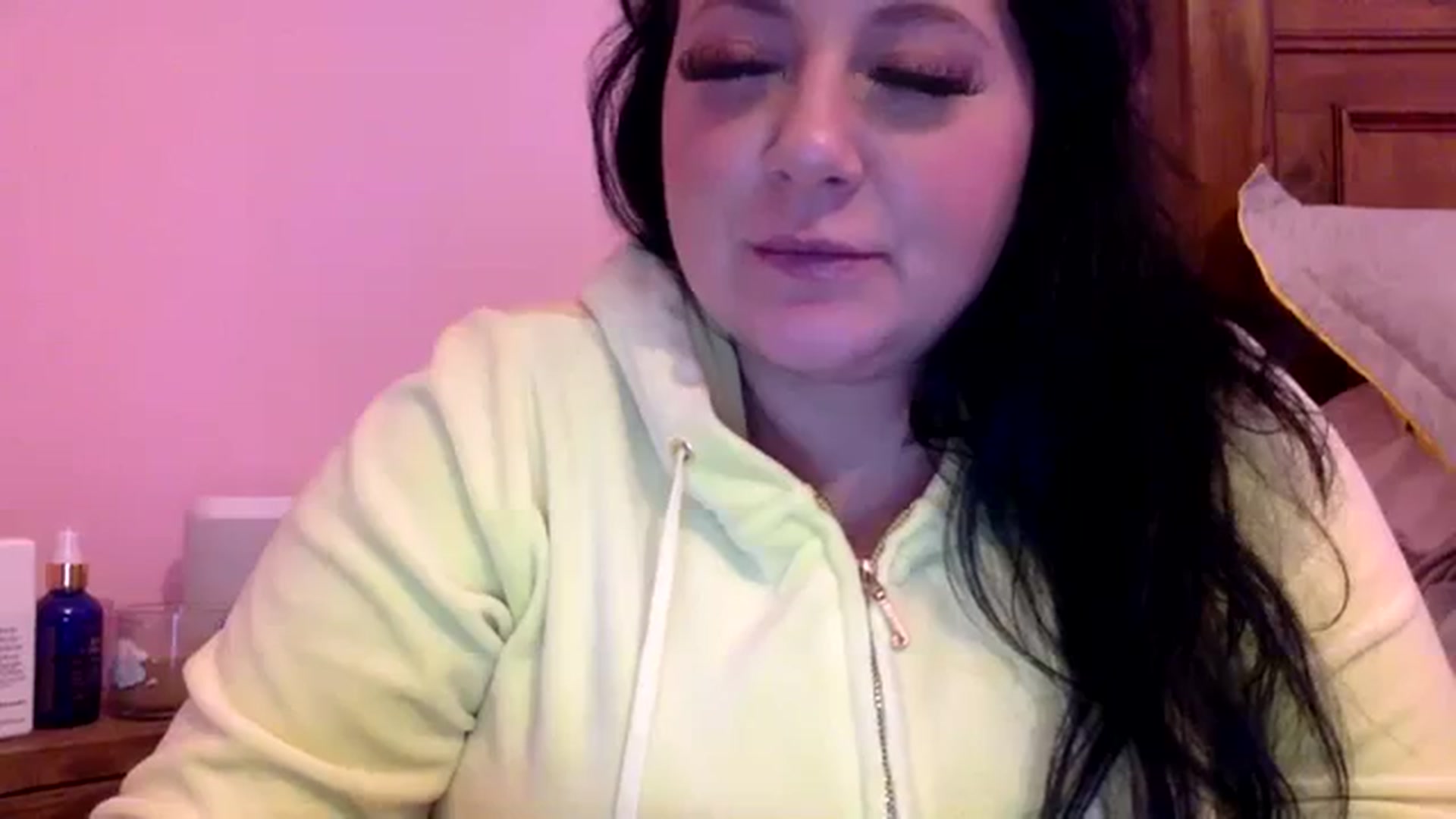 Gallery image thumbnail from Pandabella's myfreecams stream on, 01/26/2024, 16:33 image 19 of 20