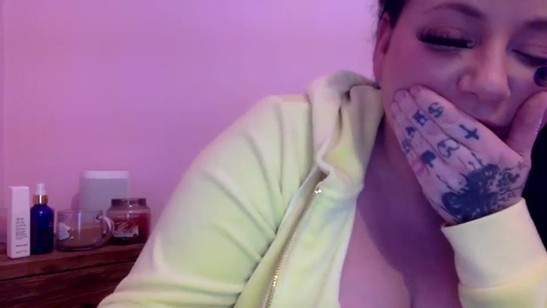 Gallery image thumbnail from Pandabella's myfreecams stream on, 01/26/2024, 16:33 image 11 of 20