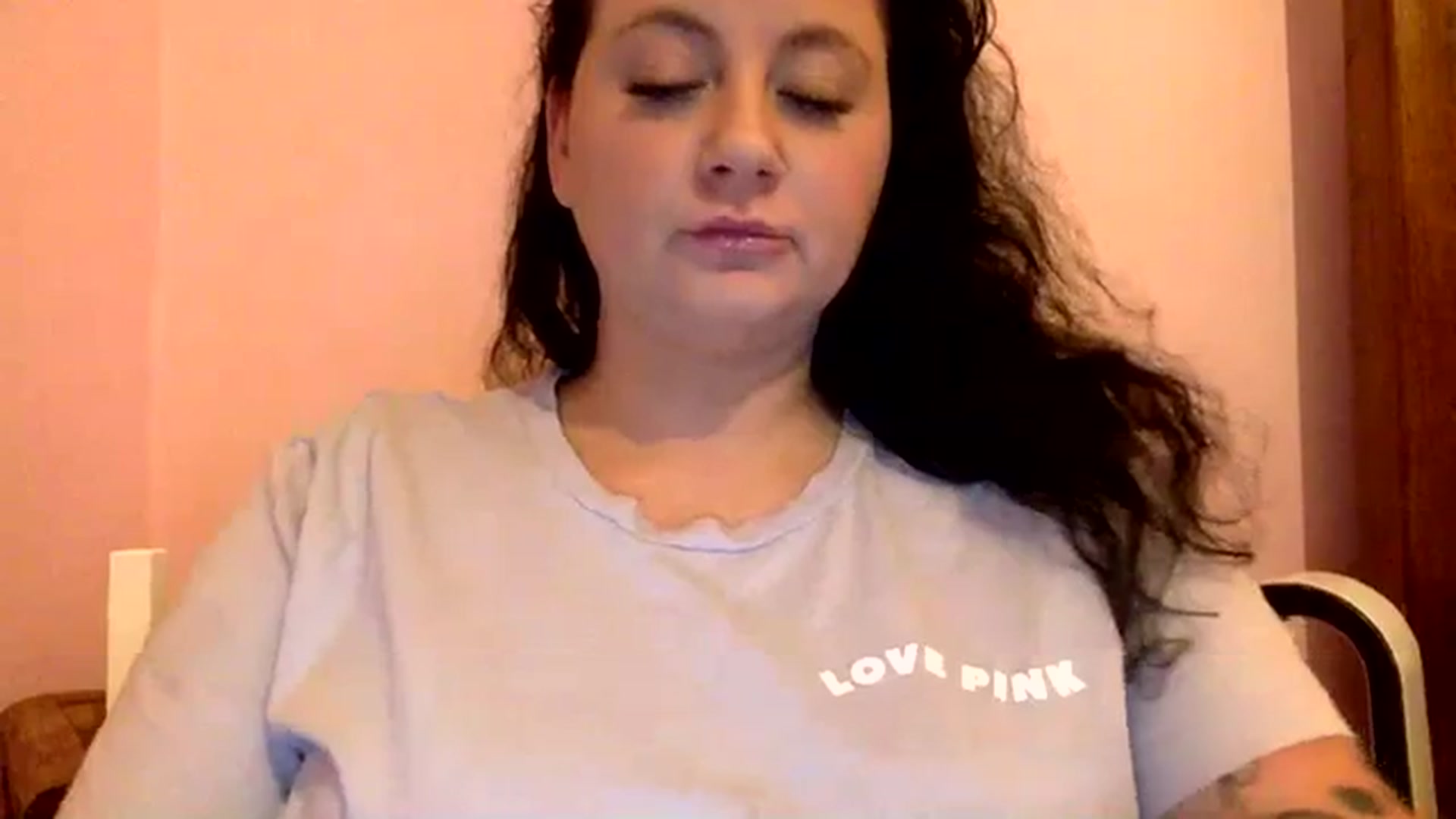 Gallery image thumbnail from Pandabella's myfreecams stream on, 02/01/2024, 23:05 image 10 of 20