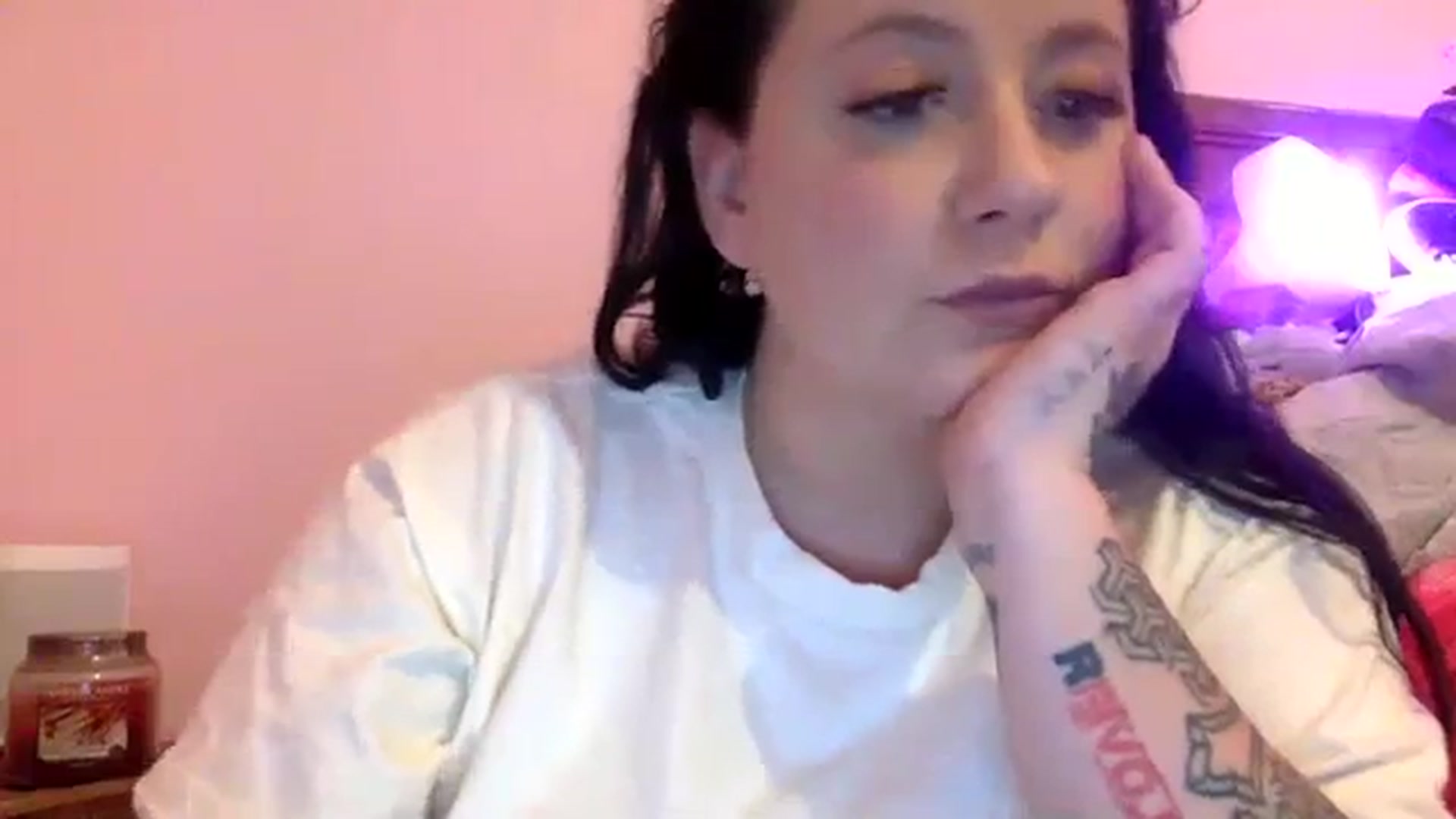 Gallery image thumbnail from Pandabella's myfreecams stream on, 02/08/2024, 24:54 image 16 of 20