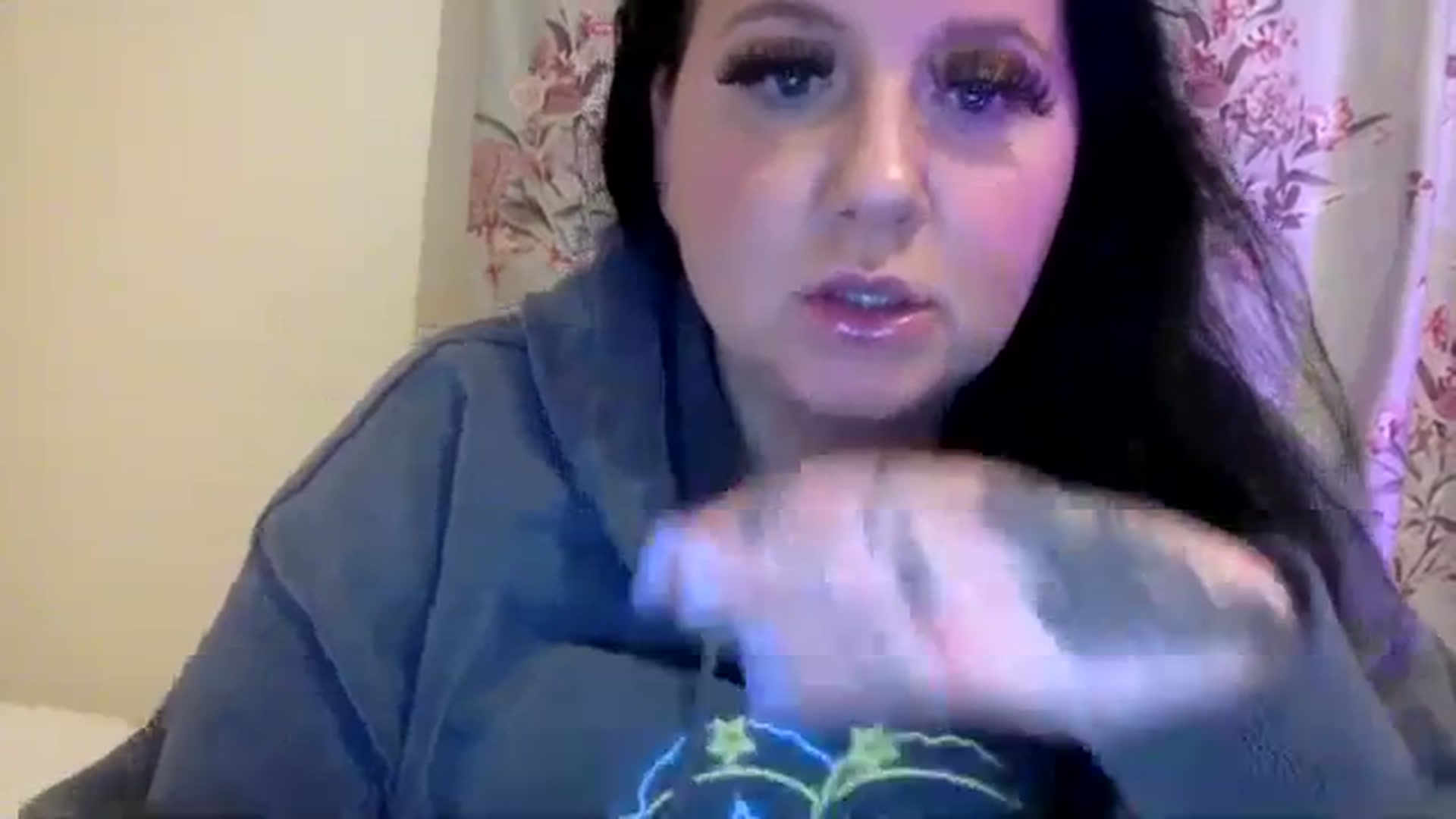 Gallery image thumbnail from Pandabella's myfreecams stream on, 02/11/2024, 03:31 image 10 of 20