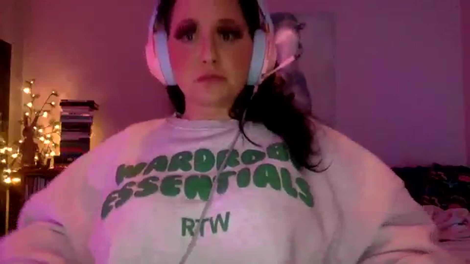 Gallery image thumbnail from Pandabella's myfreecams stream on, 02/14/2024, 07:10 image 2 of 20