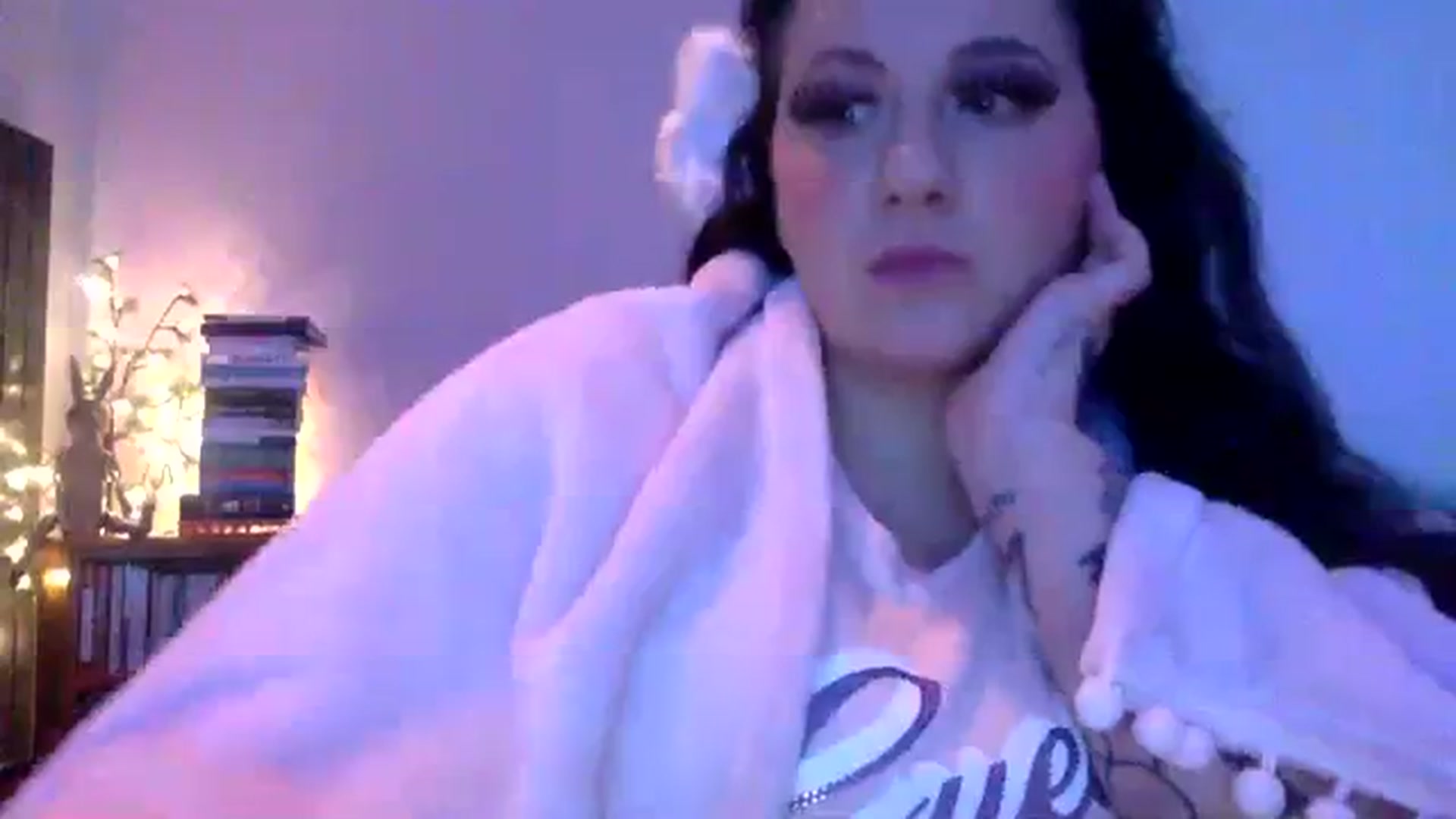 Gallery image thumbnail from Pandabella's myfreecams stream on, 02/15/2024, 07:24 image 16 of 20