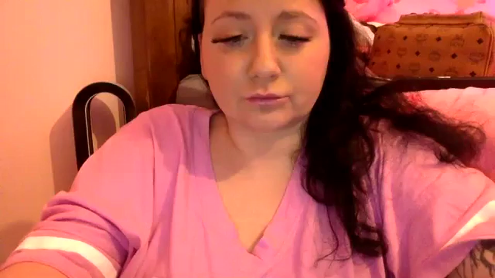 Gallery image thumbnail from Pandabella's myfreecams stream on, 03/04/2024, 21:47 image 16 of 20