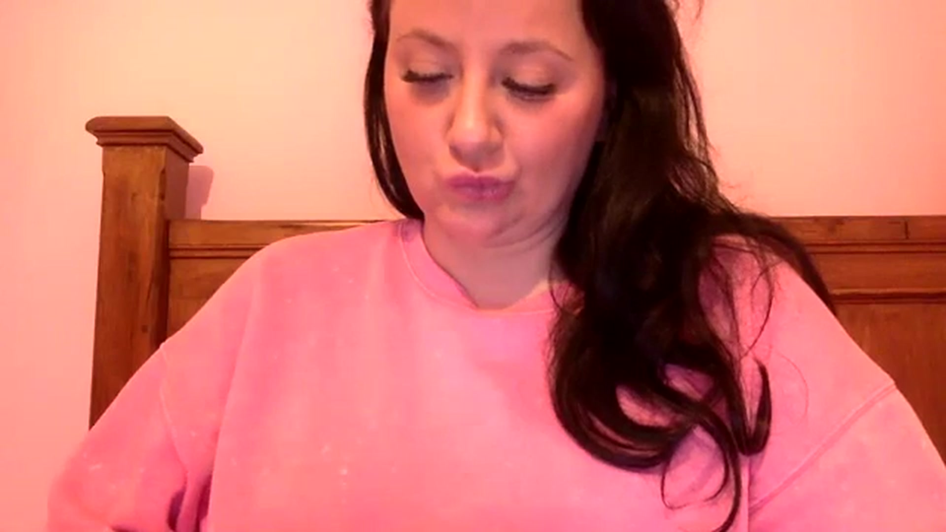Gallery image thumbnail from Pandabella's myfreecams stream on, 03/11/2024, 23:55 image 19 of 20