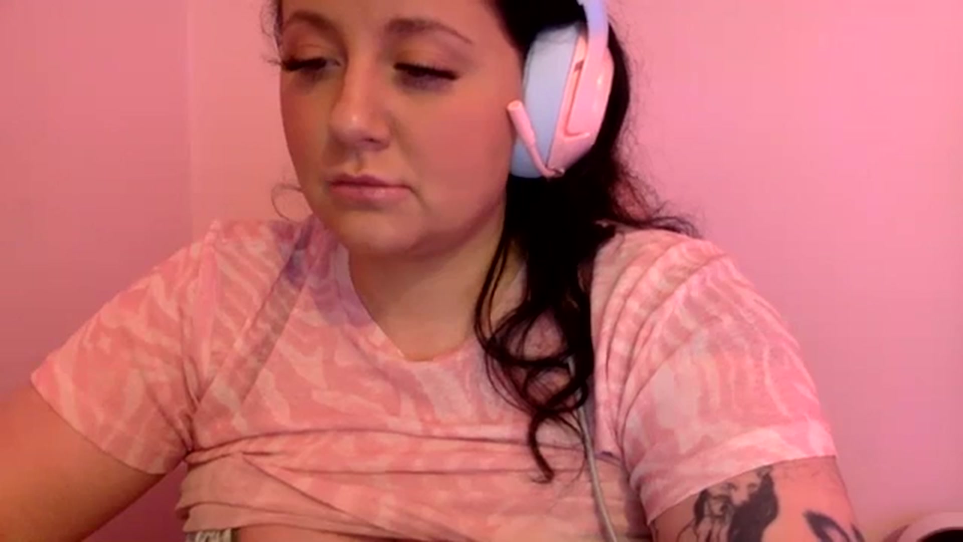 Gallery image thumbnail from Pandabella's myfreecams stream on, 03/16/2024, 23:49 image 6 of 20