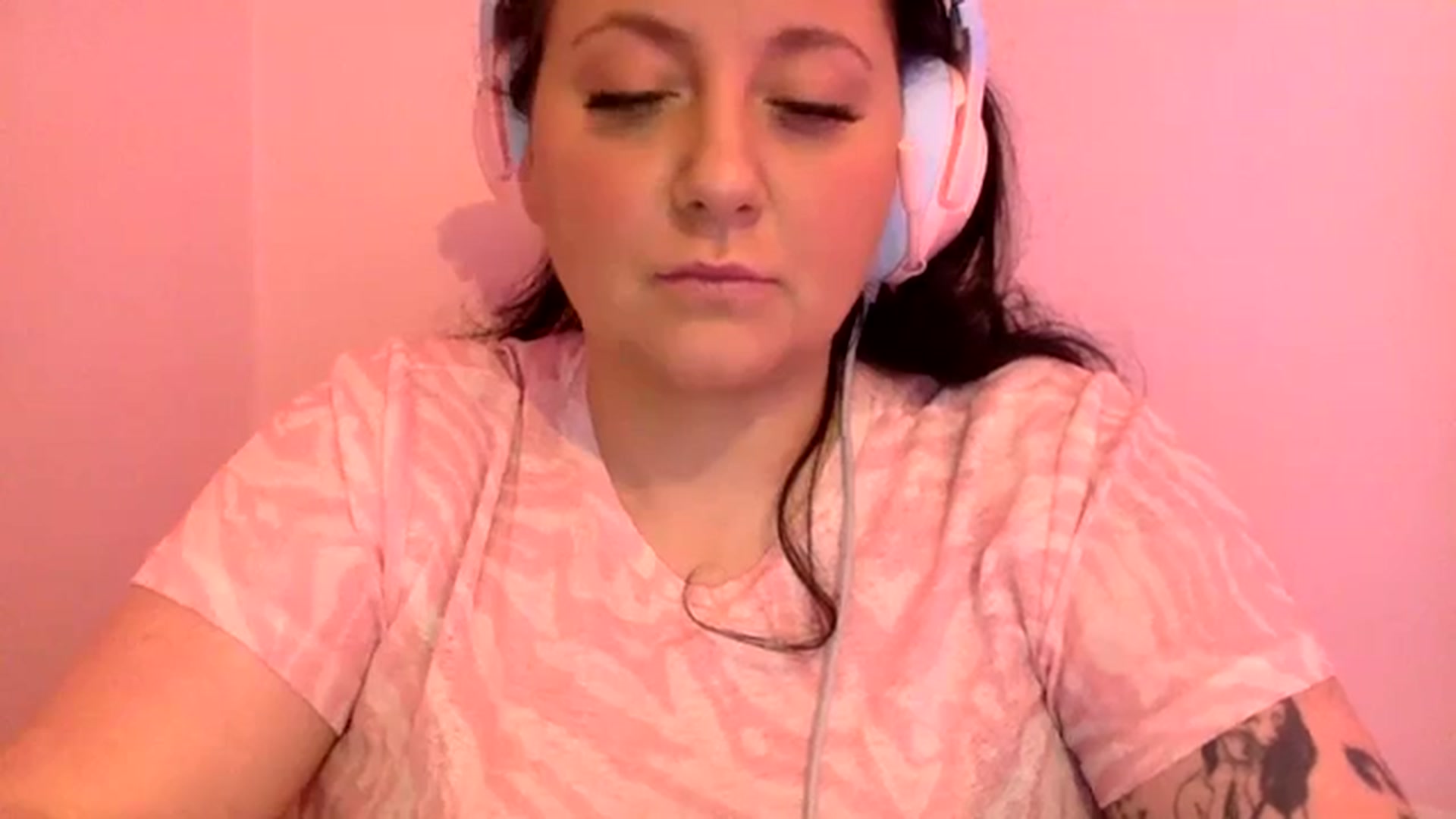 Gallery image thumbnail from Pandabella's myfreecams stream on, 03/16/2024, 23:49 image 8 of 20