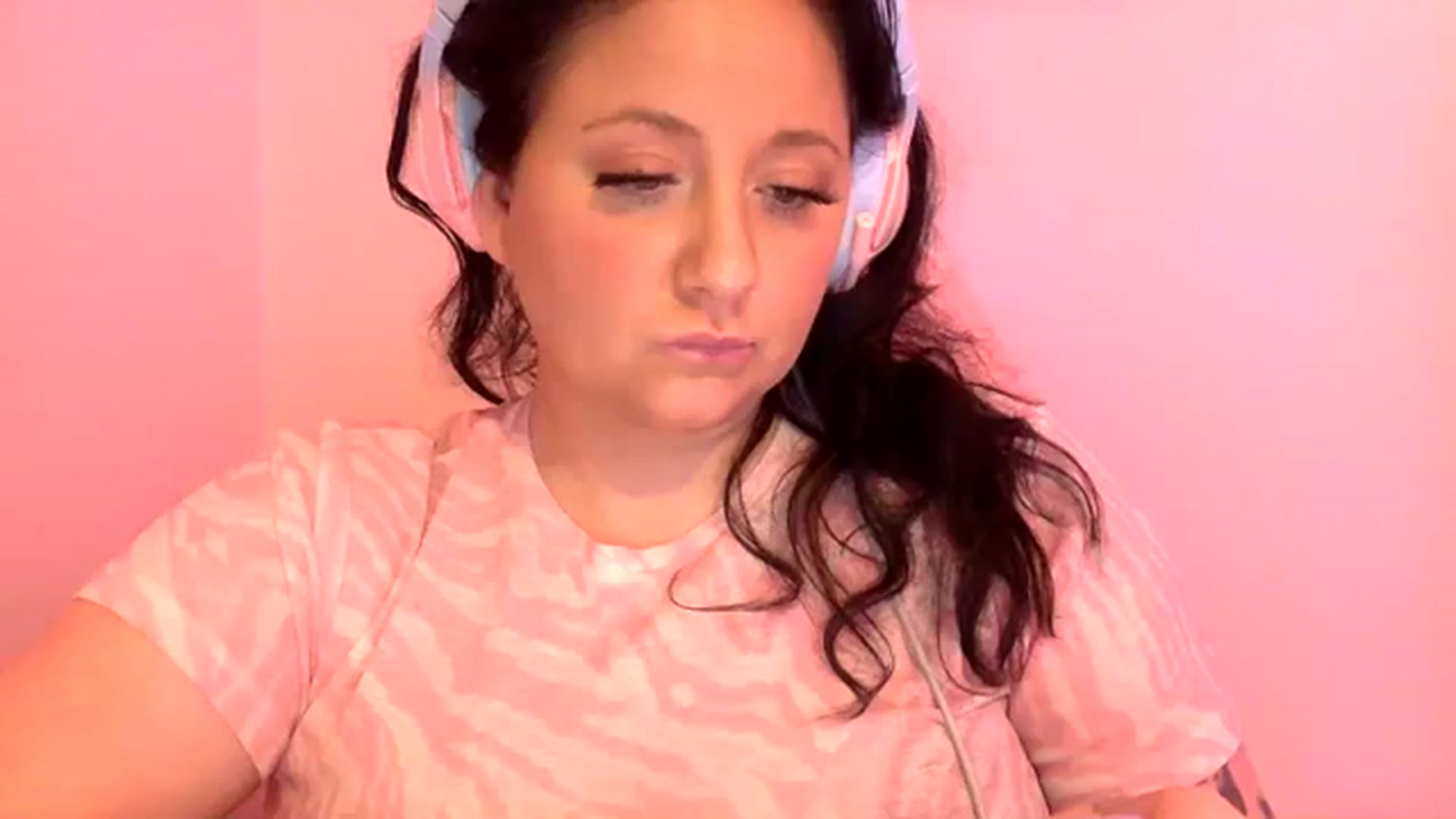 Gallery image thumbnail from Pandabella's myfreecams stream on, 03/16/2024, 23:49 image 15 of 20