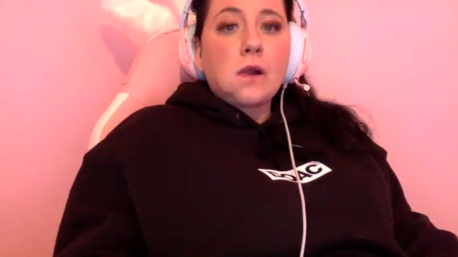 Gallery image thumbnail from Pandabella's myfreecams stream on, 03/30/2024, 20:42 image 19 of 20