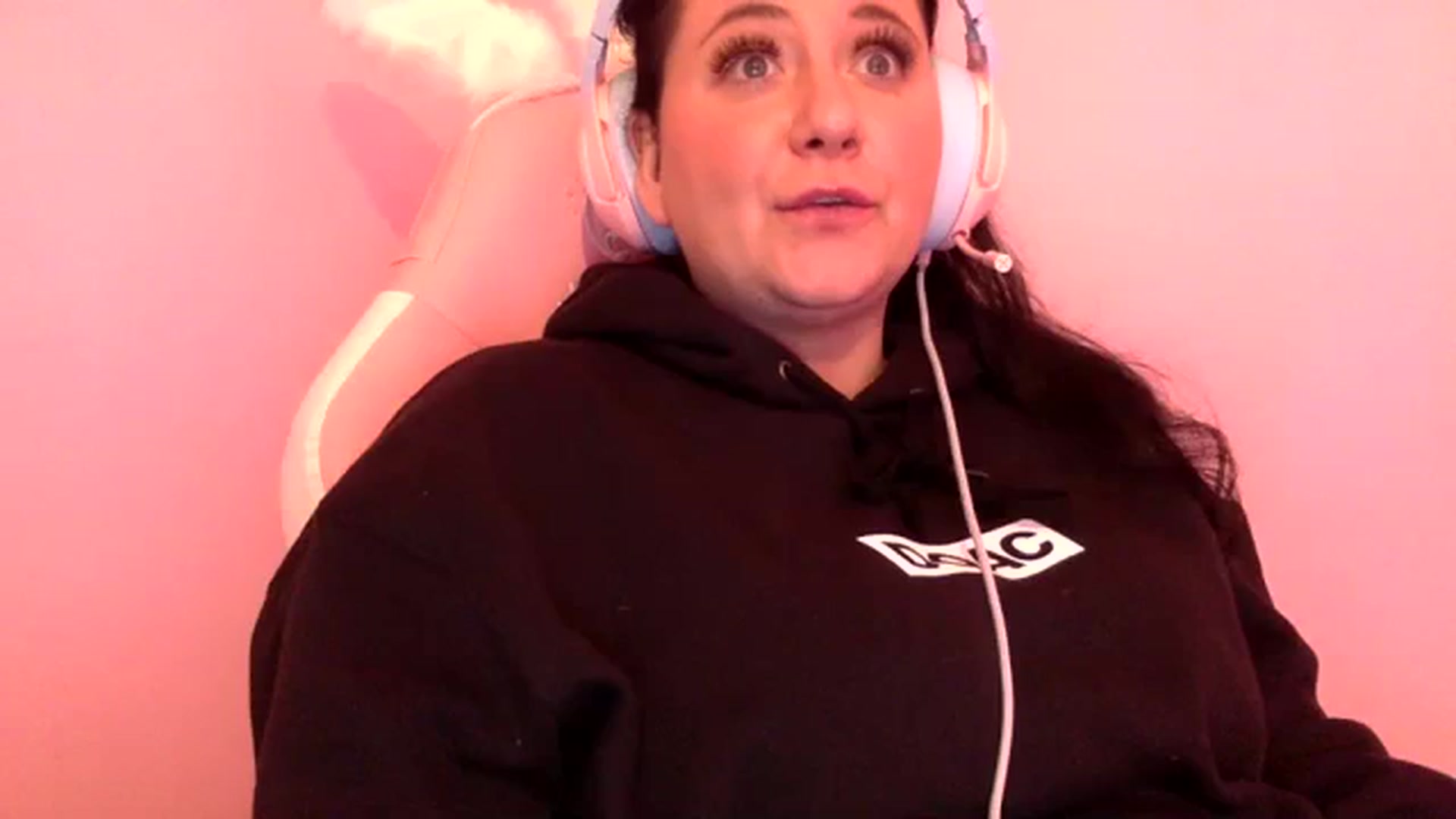 Gallery image thumbnail from Pandabella's myfreecams stream on, 03/30/2024, 20:42 image 11 of 20