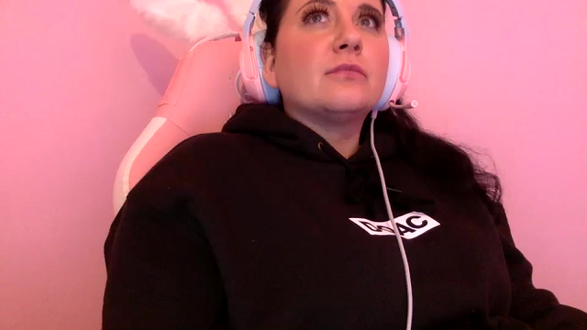 Gallery image thumbnail from Pandabella's myfreecams stream on, 03/30/2024, 20:42 image 10 of 20