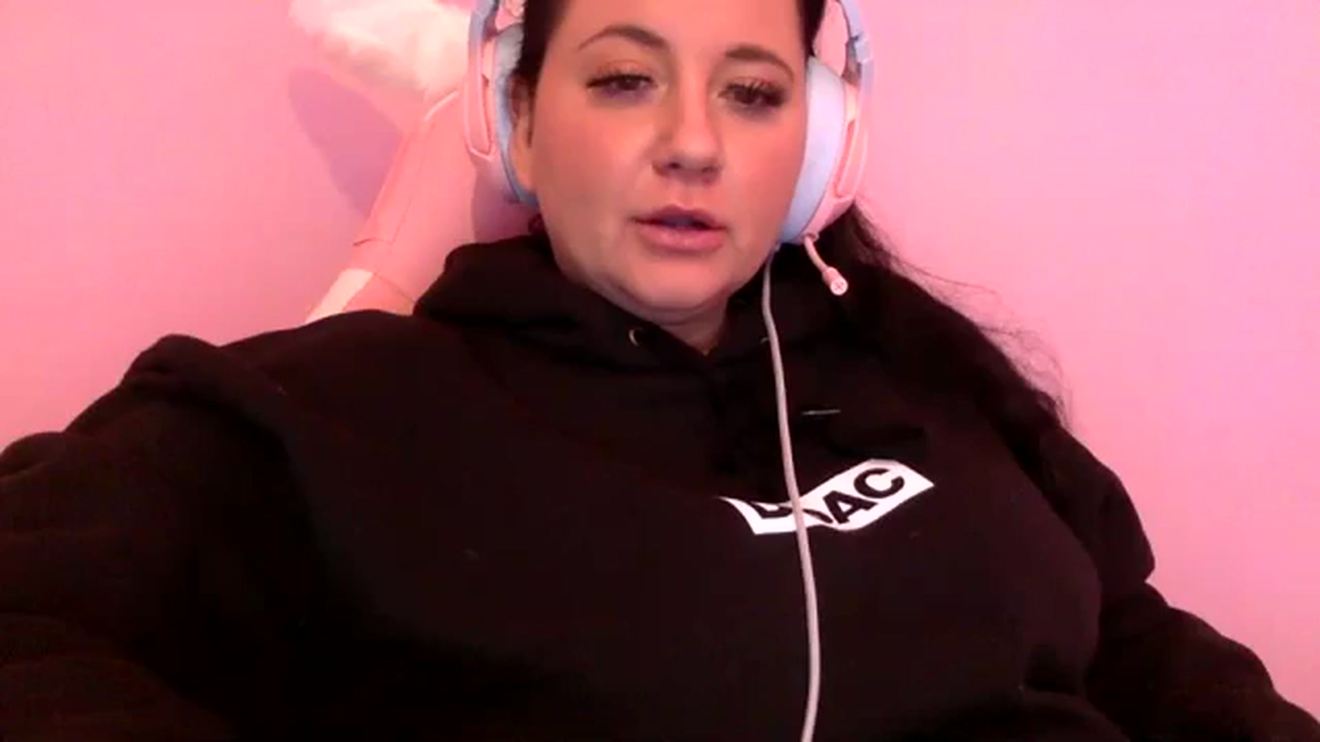 Gallery image thumbnail from Pandabella's myfreecams stream on, 03/30/2024, 20:42 image 4 of 20