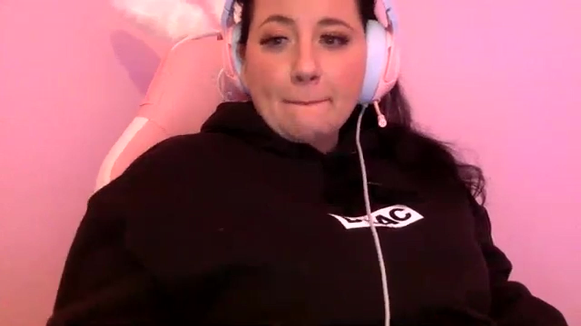 Gallery image thumbnail from Pandabella's myfreecams stream on, 03/30/2024, 20:42 image 8 of 20