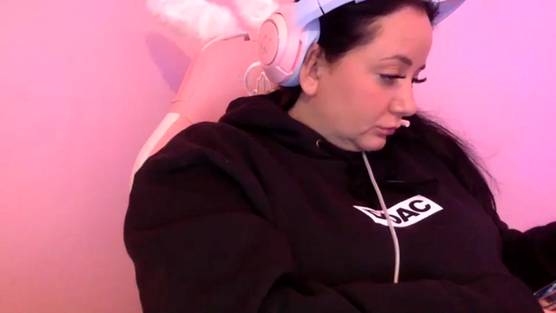 Gallery image thumbnail from Pandabella's myfreecams stream on, 03/30/2024, 20:42 image 1 of 20